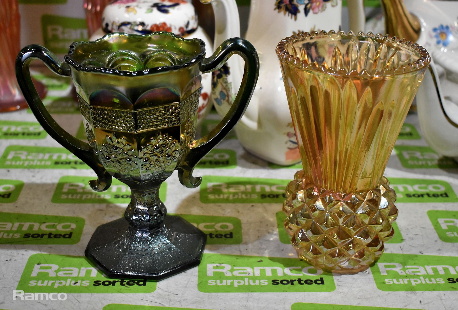 2x Gibson floral art china teapots, 4x Carnival glass vases, 5x Orange carnival glass tea cups, - Bild 5 aus 13