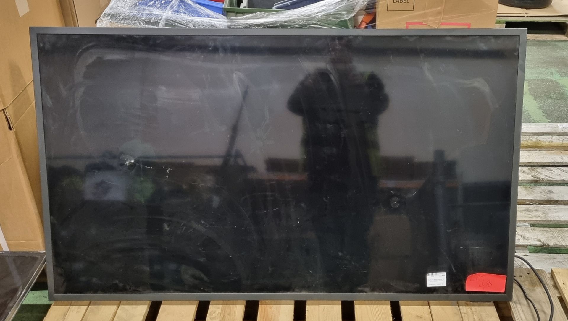 Samsung BH55 outdoor TV - DAMAGED SCREEN - Image 3 of 5