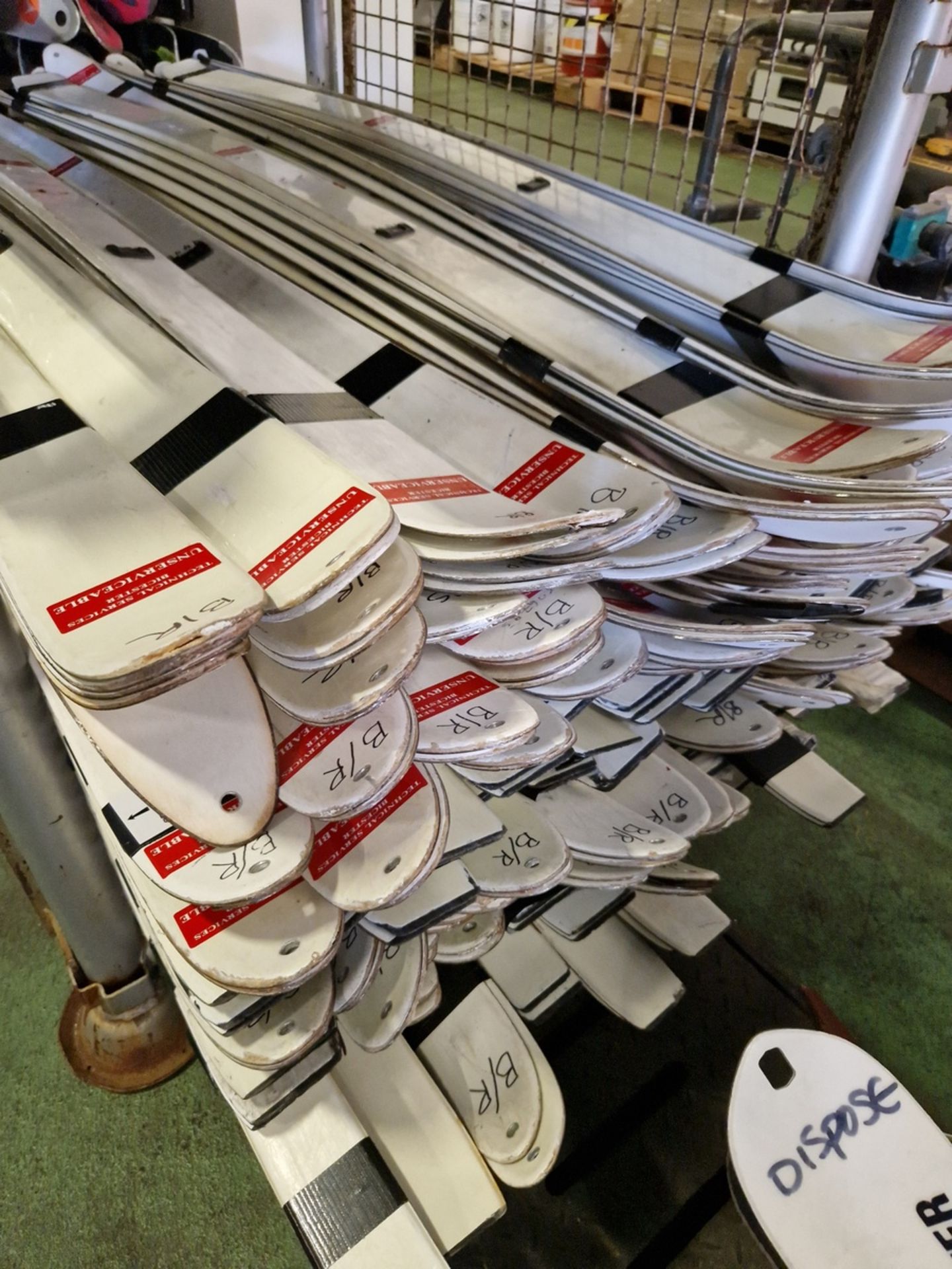 White nordic combat skis - no clamps - approx. 145 pairs, Fischer skis - no clamps - 20 pairs - Image 8 of 9