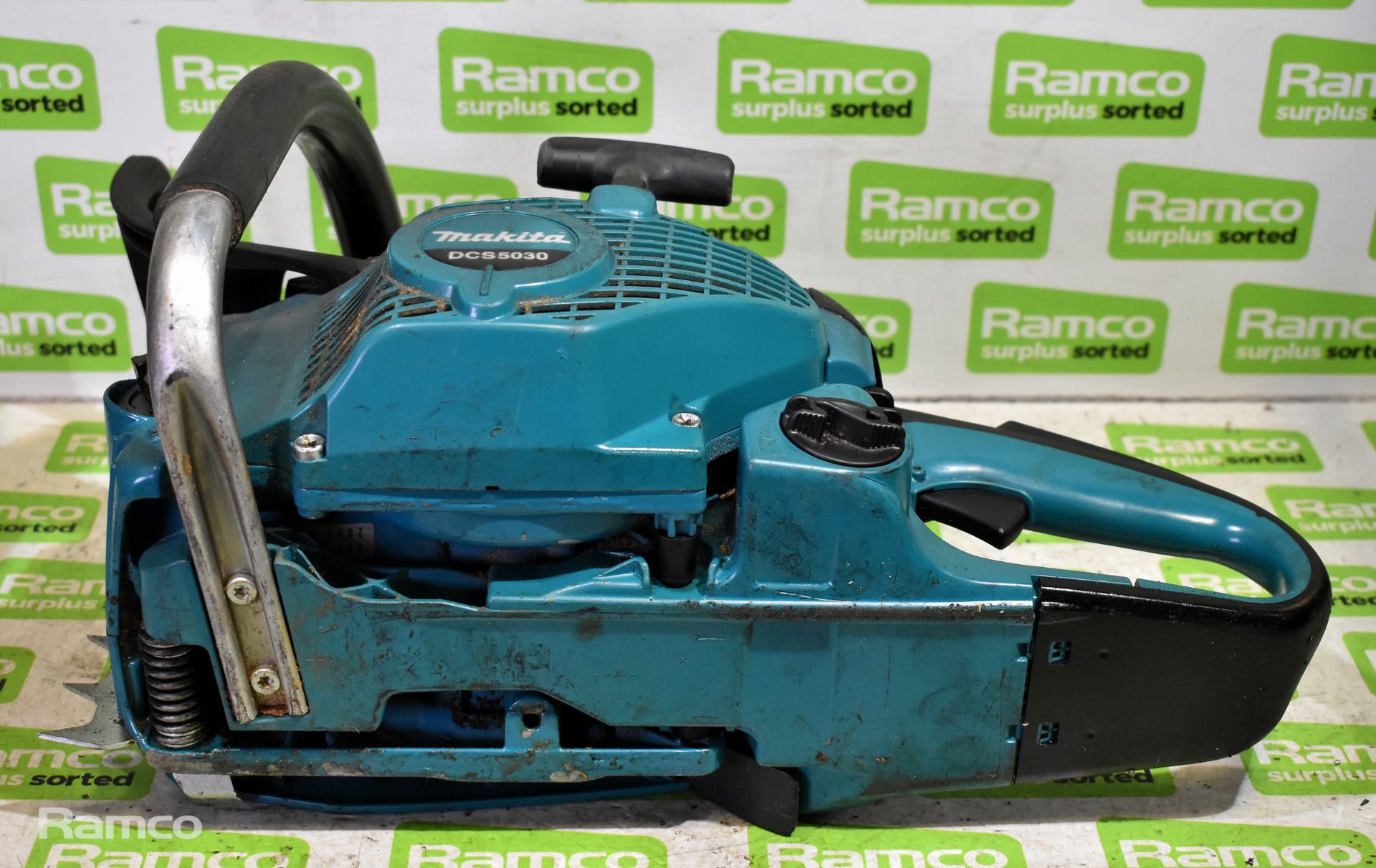 4x Makita DCS5030 50cc petrol chainsaws - BODIES ONLY - AS SPARES OR REPAIRS - Image 11 of 21