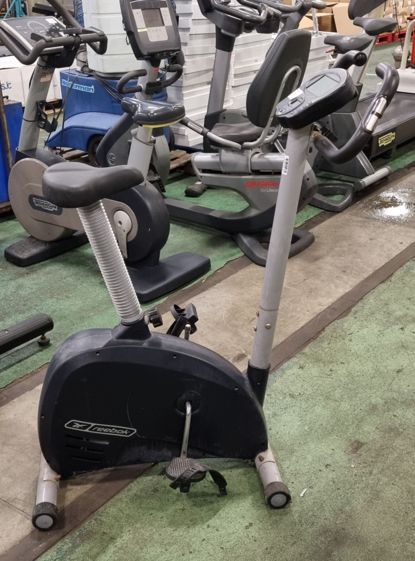 Reebok upright static bike - L 1000 x W 600 x H 1350mm - Image 4 of 5