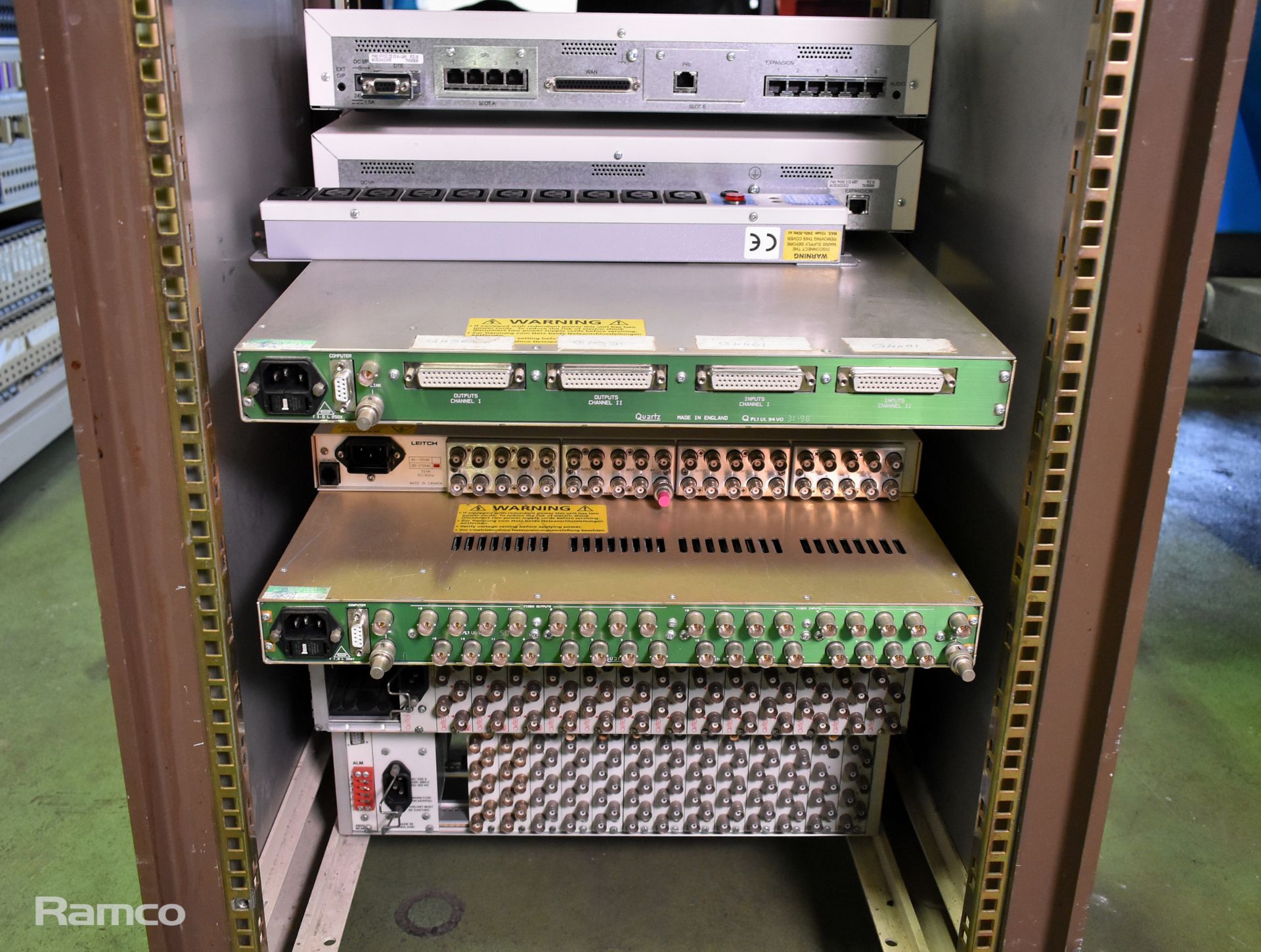 20U server rack complete with video distribution amplifiers, Avaya IP406 Office business phone - Bild 6 aus 6