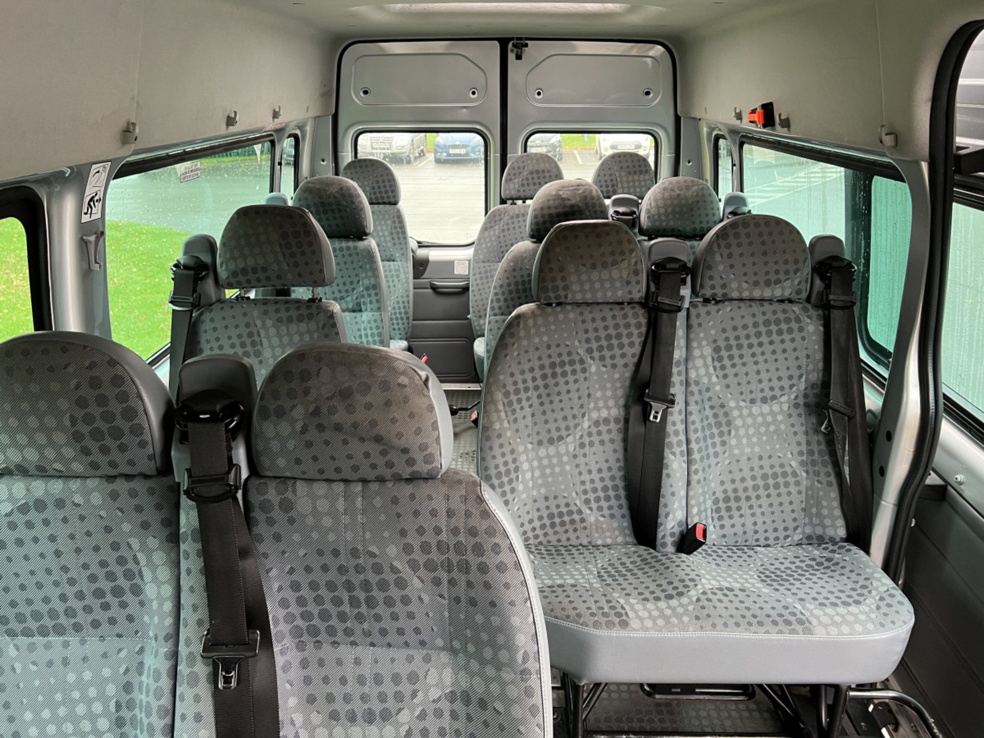 Ford Transit 350 14-seater minibus - 2013 - 75,213 miles - 2.2L diesel - MOT until 7th Oct 2024 - Image 16 of 33