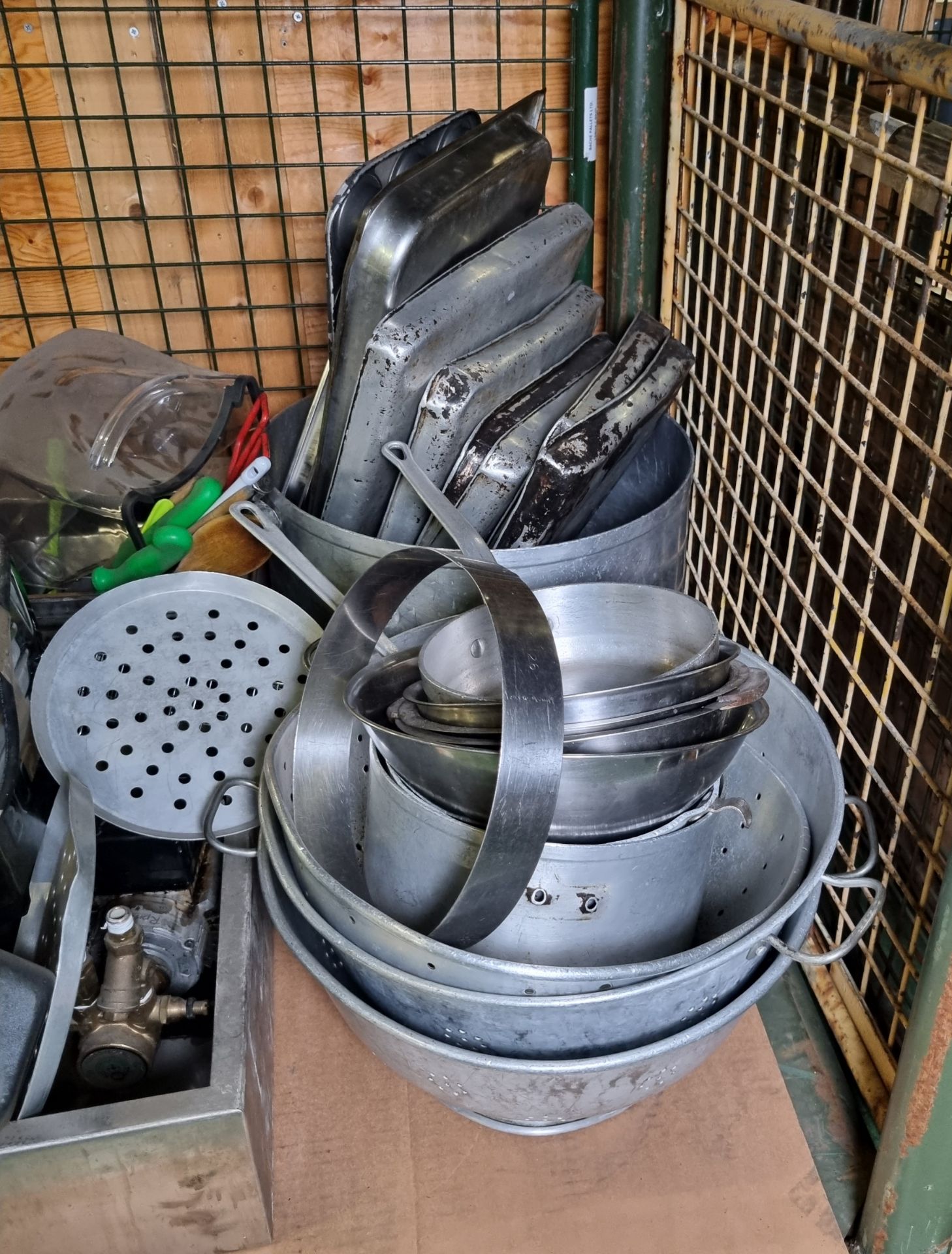 Catering equipment - pots, pans, trays, colanders, utensils, toaster - Bild 2 aus 4