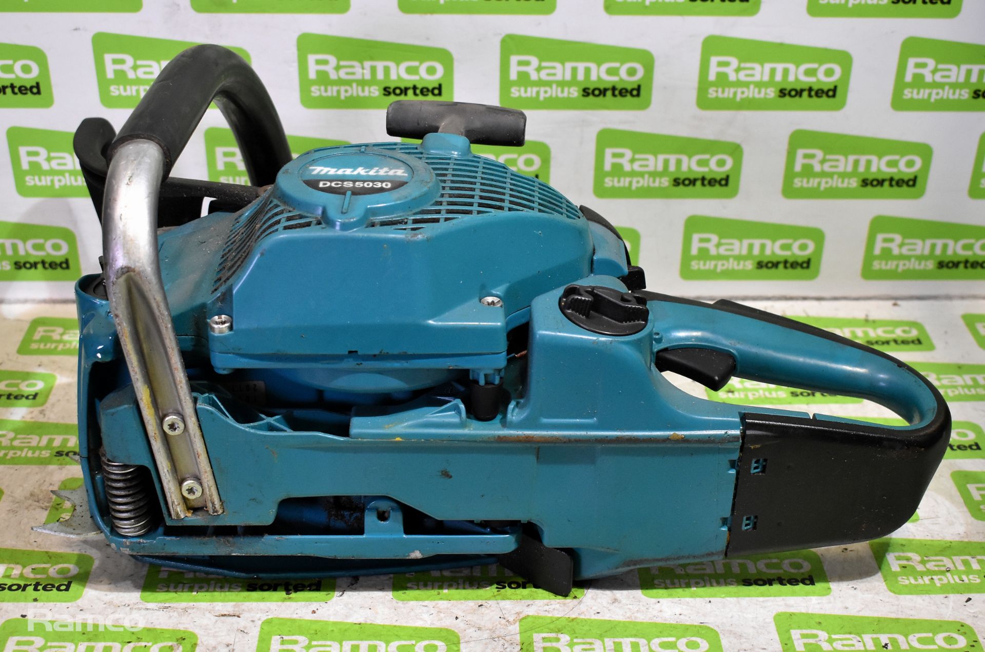 4x Makita DCS5030 50cc petrol chainsaws - BODIES ONLY - AS SPARES OR REPAIRS - Image 16 of 21