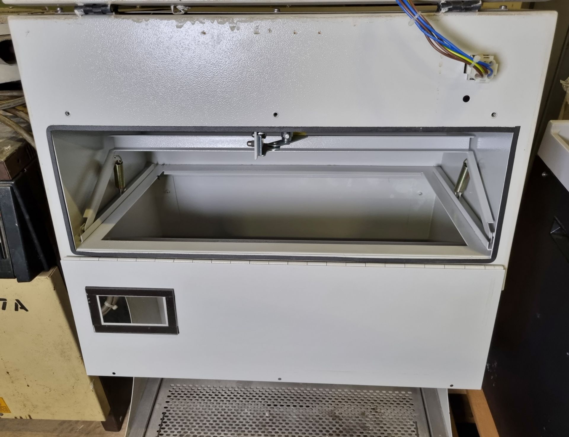 Astec Monair BEC8-001 fume cabinet - Image 5 of 7