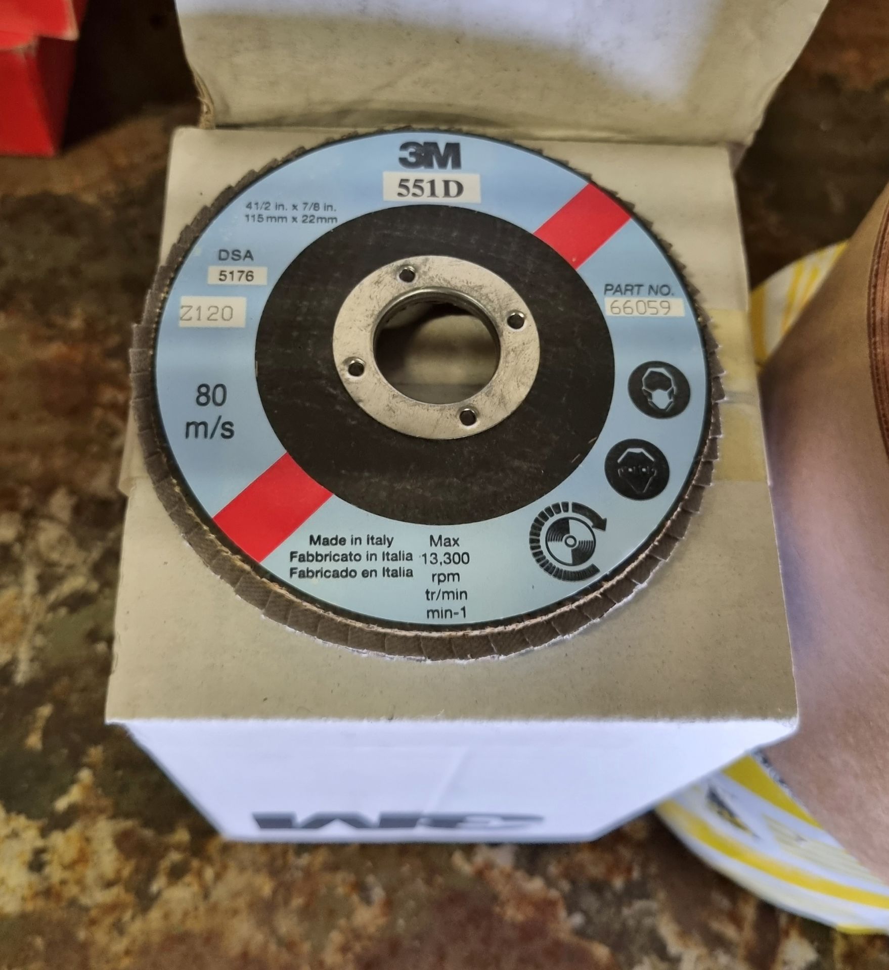 DIY consumables - Flap discs, deburring wheels, sanding belts and ceramic fibre discs - Image 6 of 11