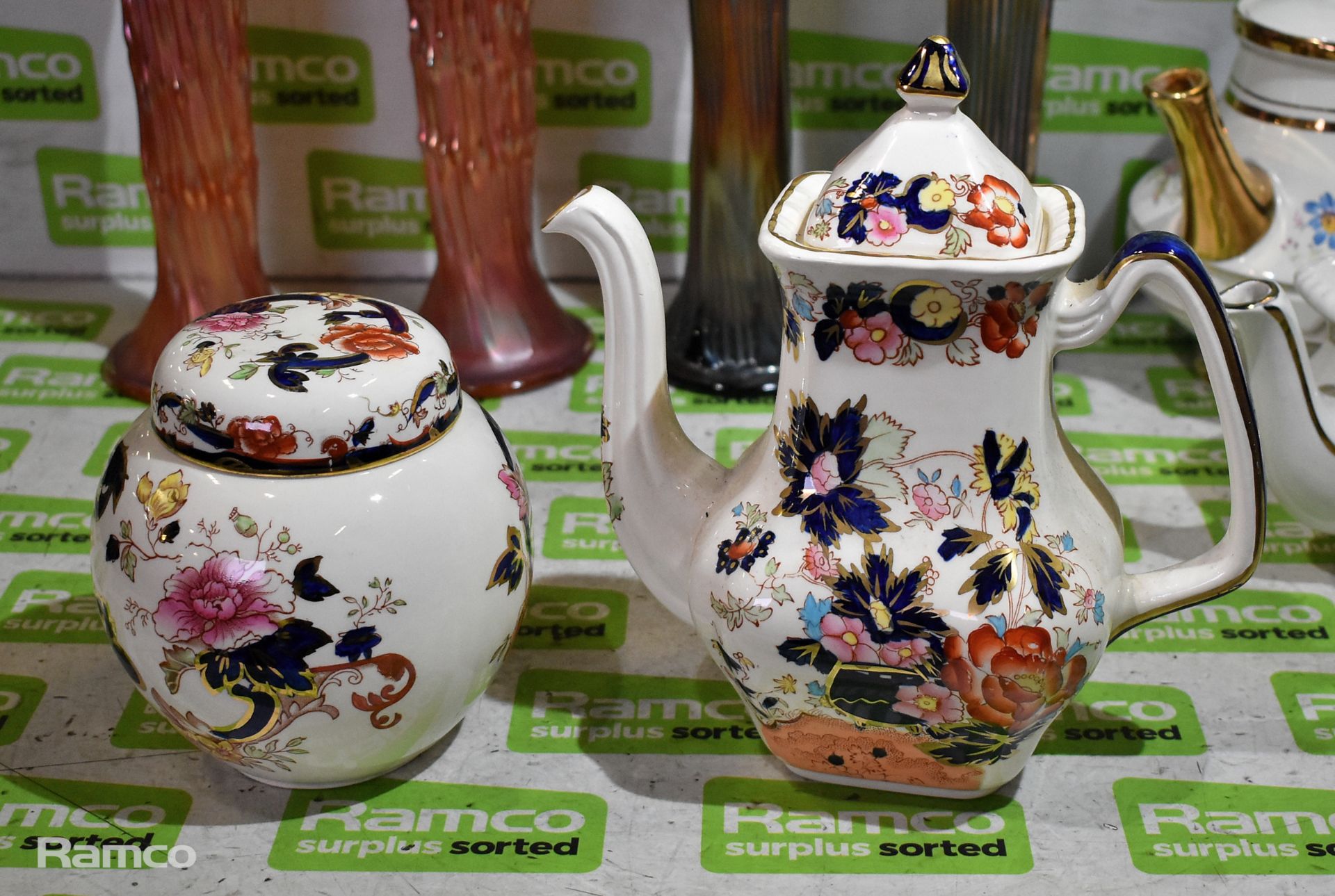 2x Gibson floral art china teapots, 4x Carnival glass vases, 5x Orange carnival glass tea cups, - Bild 6 aus 13