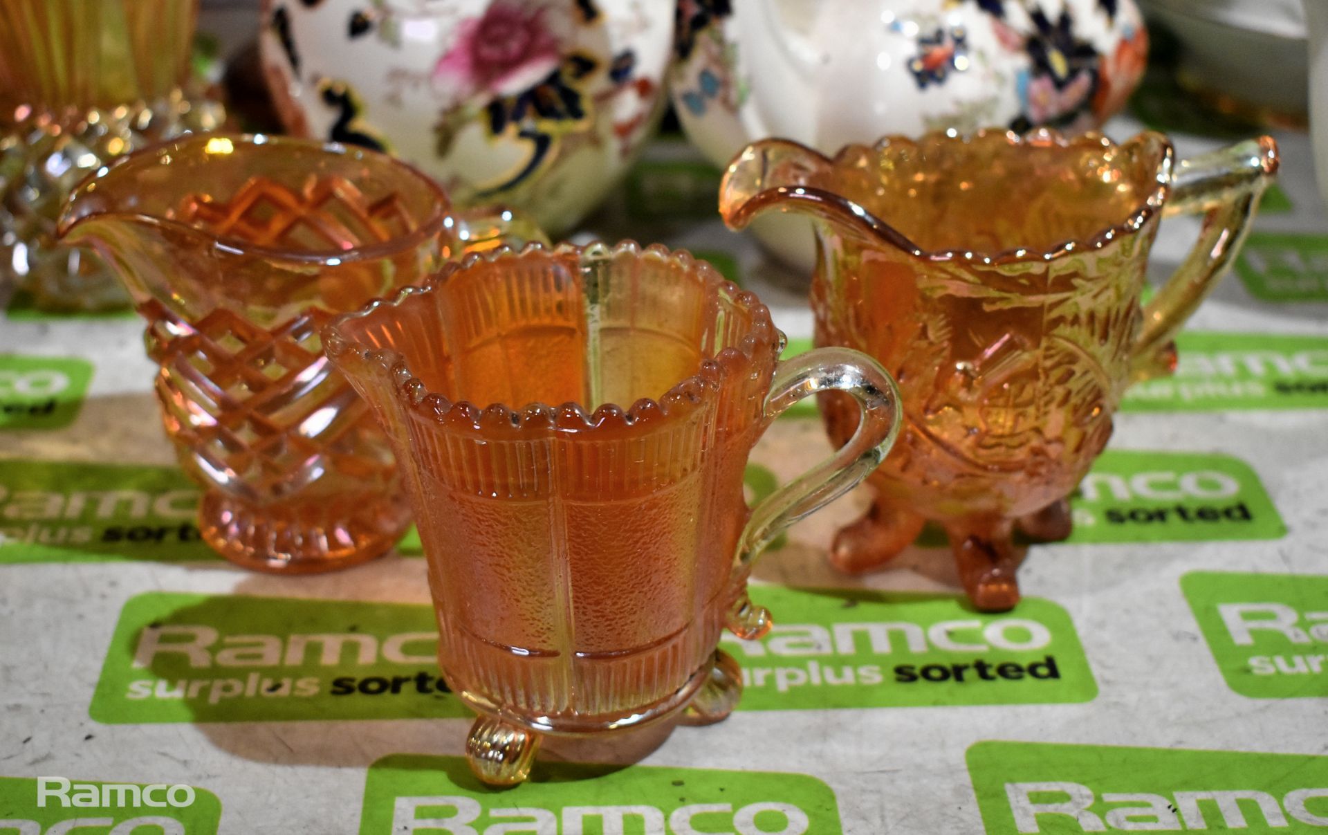 2x Gibson floral art china teapots, 4x Carnival glass vases, 5x Orange carnival glass tea cups, - Bild 4 aus 13