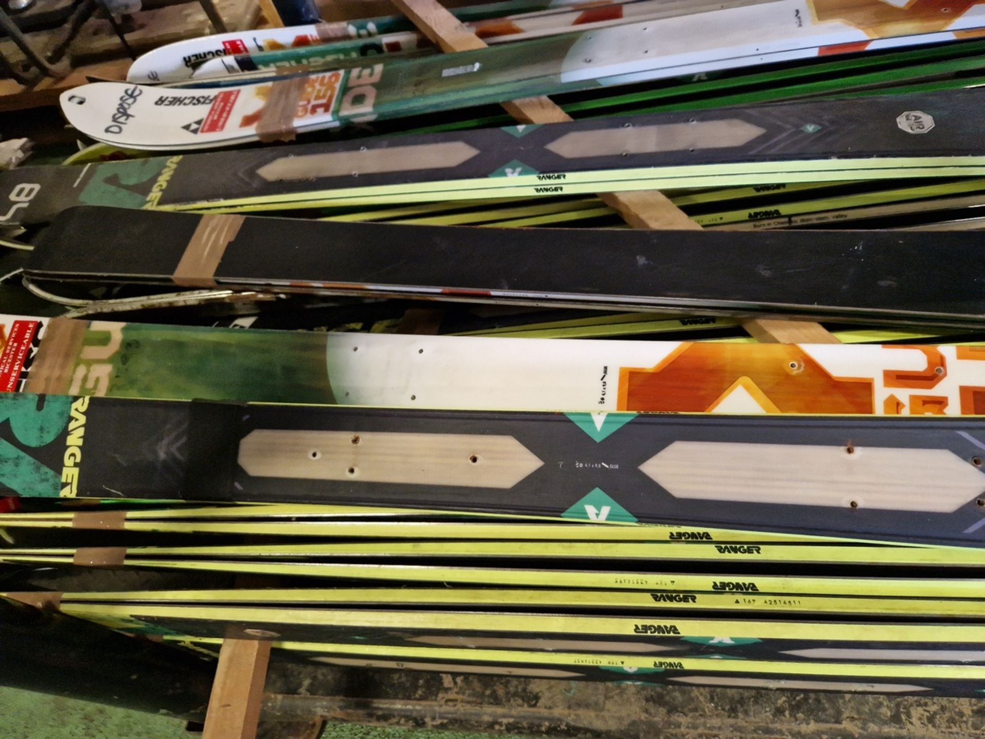 Downhill skis various sizes and models with and without bindings - approx 70 pairs - Image 4 of 4