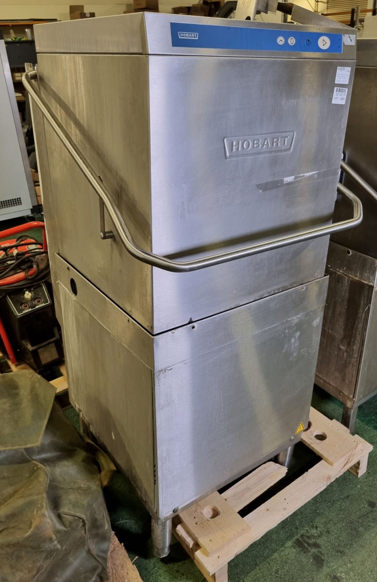 Hobart AMXX 1300-30 pass through dishwasher - W 710 x D 850 x H 1520mm - missing foot - Image 2 of 6