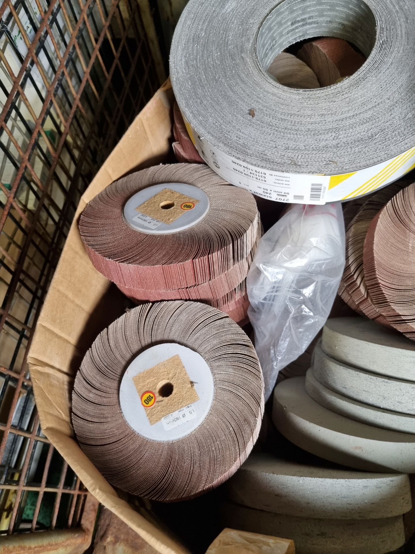 DIY consumables - 180 abrasive wheels and sandpaper - Image 3 of 4