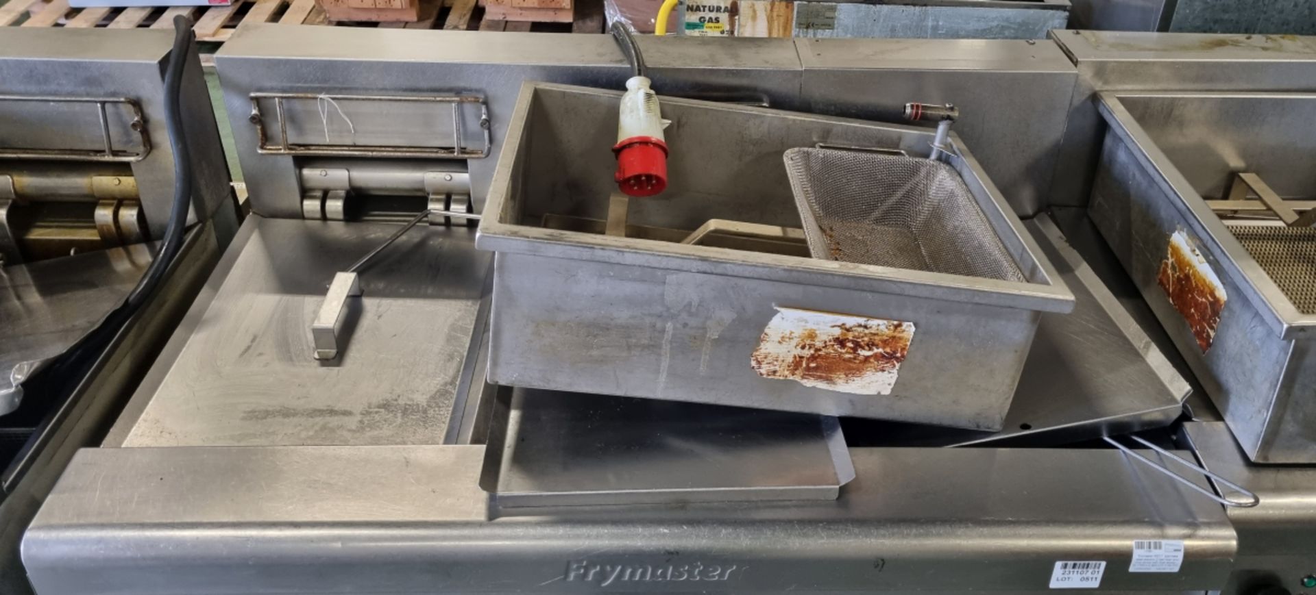 Frymaster RE17 stainless steel electric 2 well fryer and chip dump with fryer scoop - W 1190mm - Bild 2 aus 10