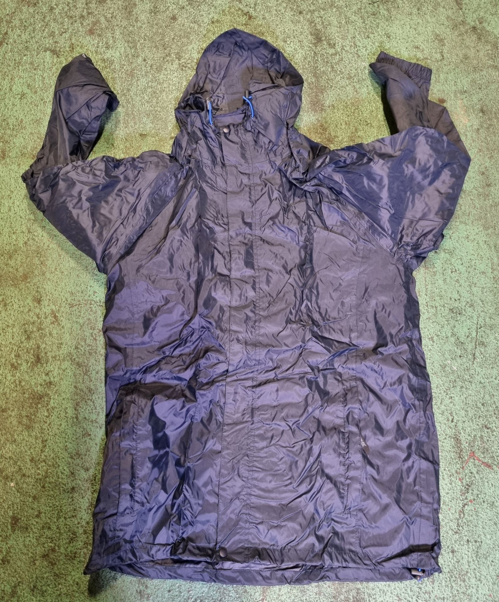 2x Sorrento 1.5kw black outdoor heaters, Assorted workwear - 6x Regatta mens large waterproof jacket - Bild 5 aus 8
