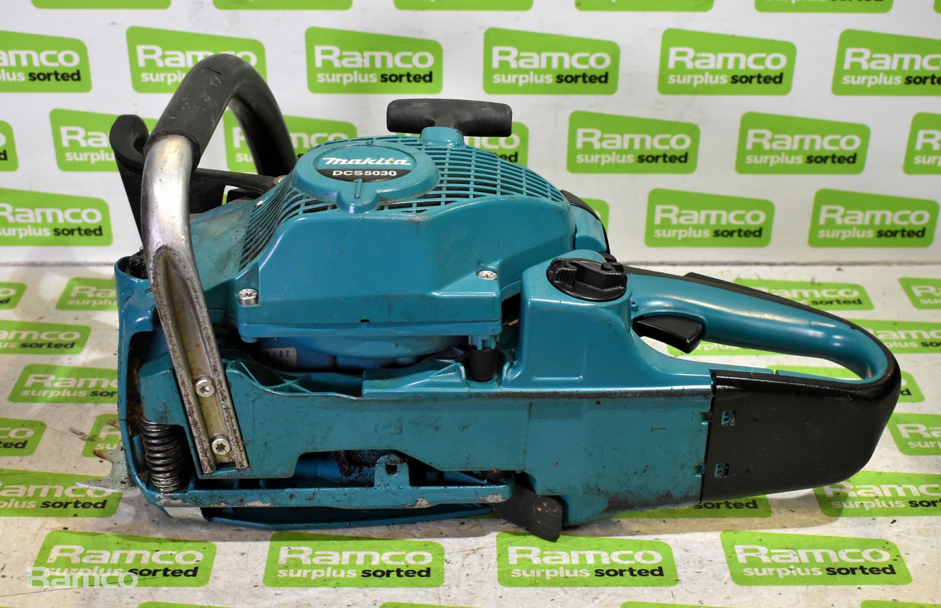 4x Makita DCS5030 50cc petrol chainsaws - BODIES ONLY - AS SPARES OR REPAIRS - Image 6 of 22
