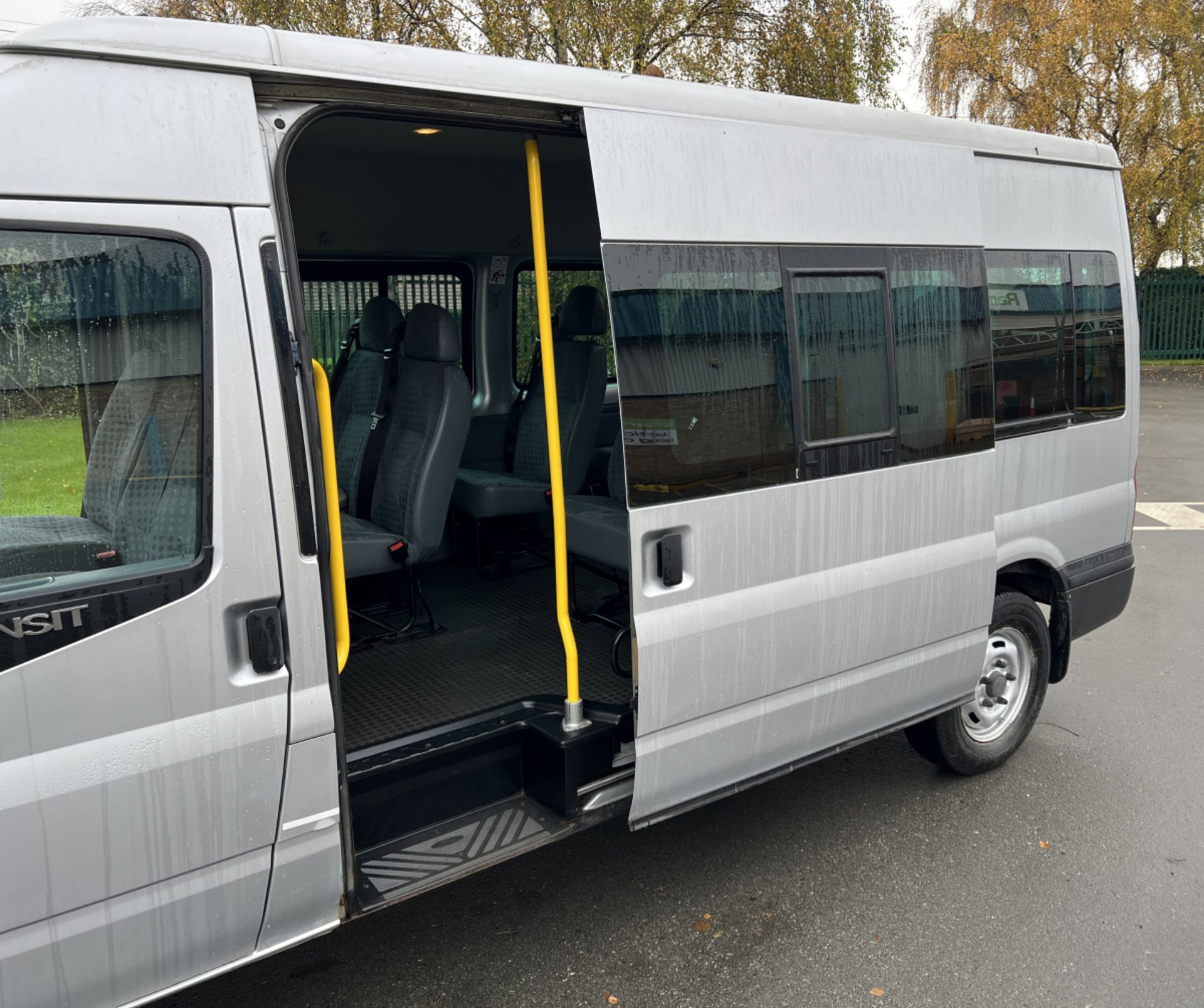 Ford Transit 350 14-seater minibus - 2013 - 75,213 miles - 2.2L diesel - MOT until 7th Oct 2024 - Bild 6 aus 33