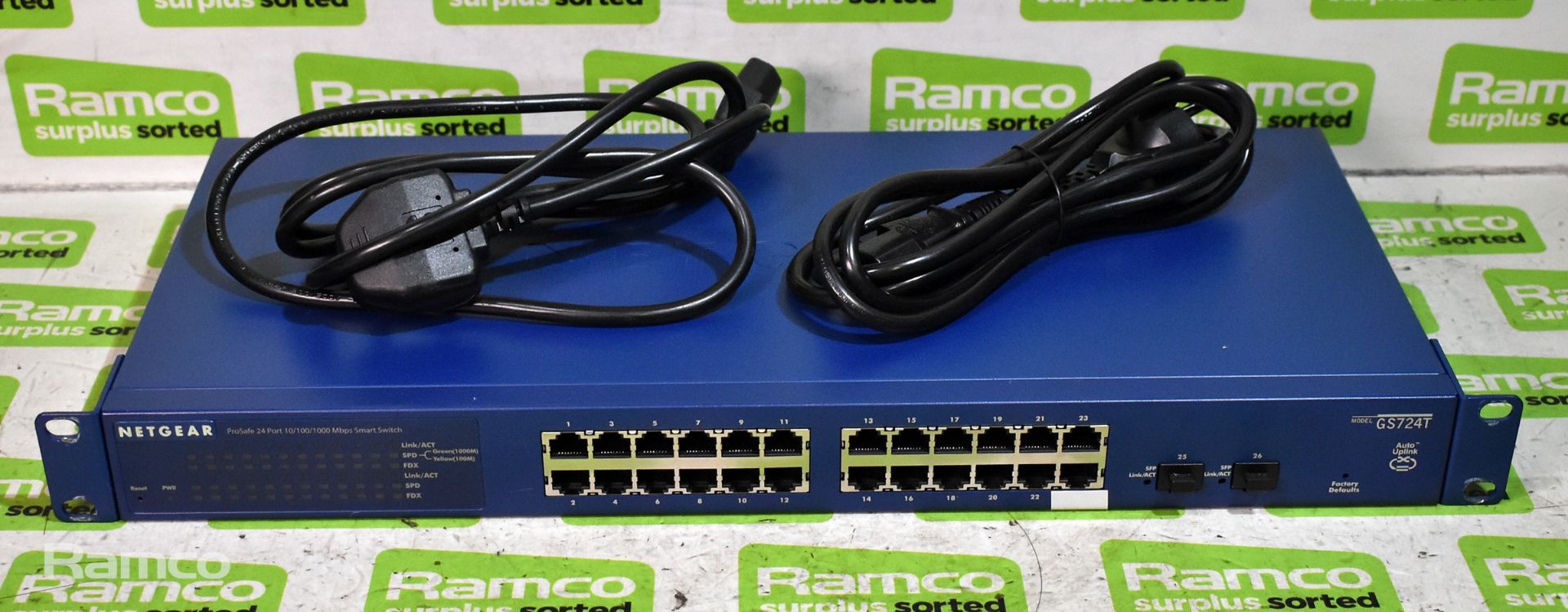 2x Netgear GS724T-400EUS 24 port GE smart gigabit network switches