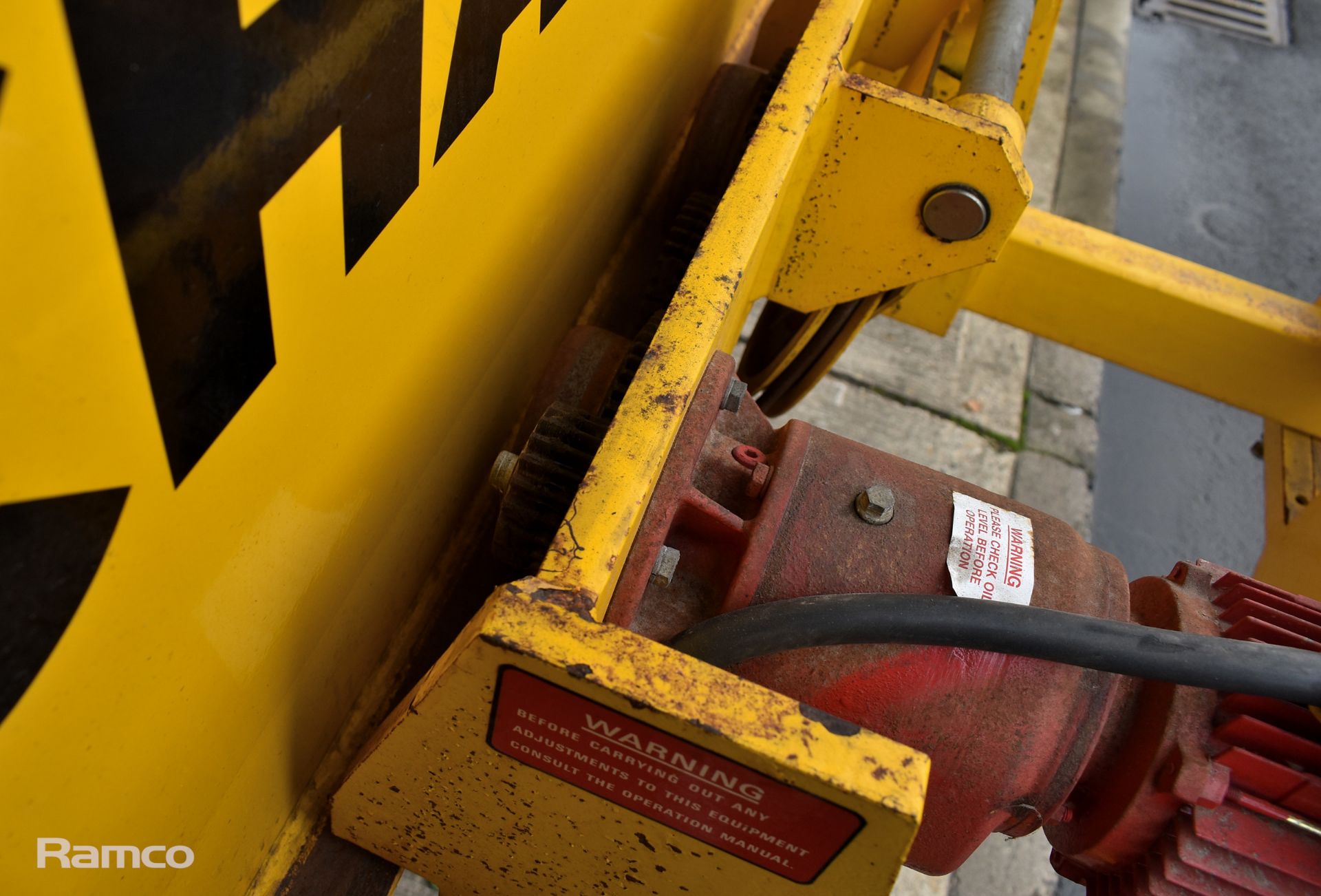 Street Crane Co Ltd overhead crane assembly - 1993 - S.W.L: 5 tonnes - Main beam L 15.5m x D 1.3m - Image 11 of 18