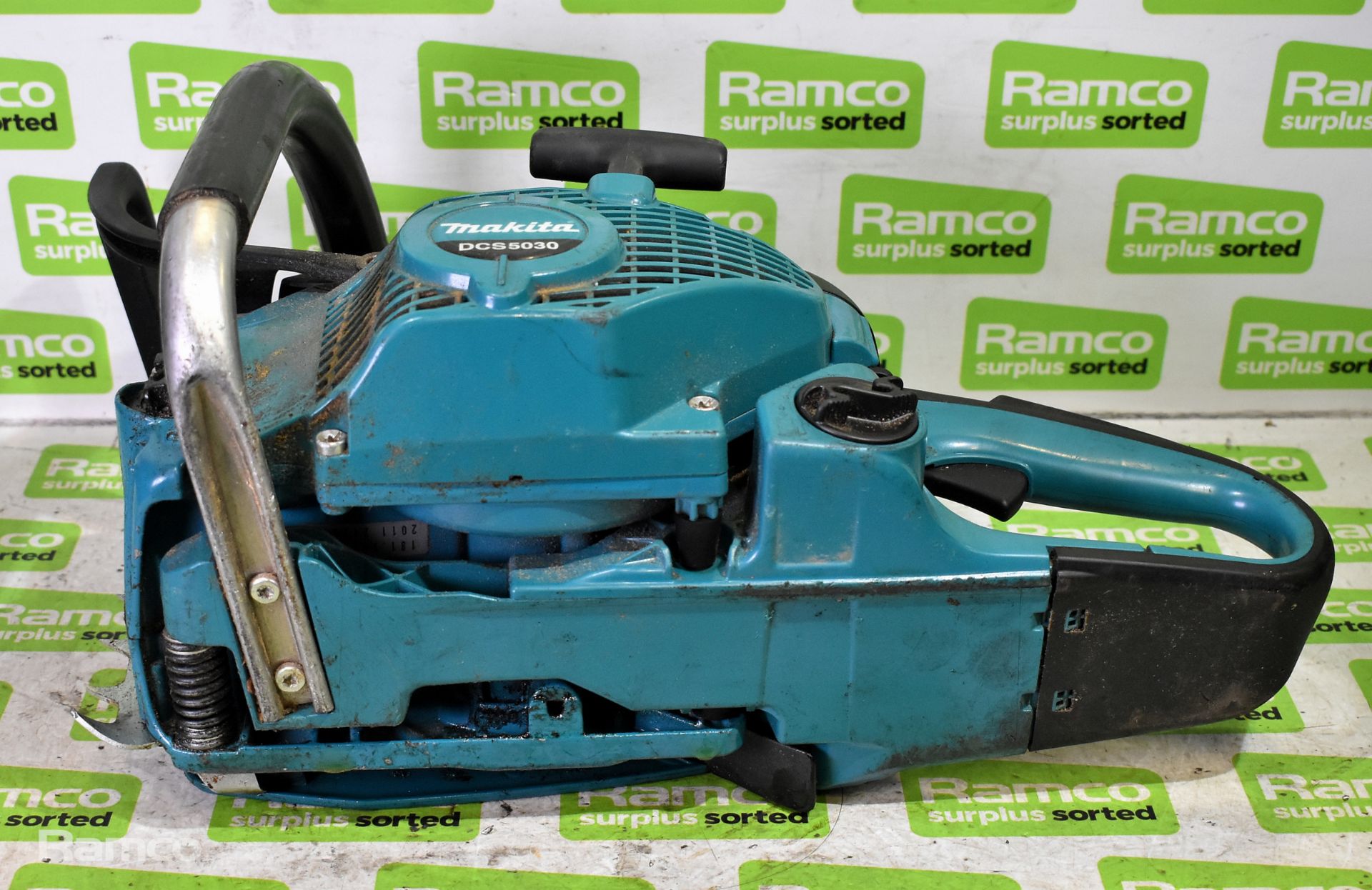4x Makita DCS5030 50cc petrol chainsaws - BODIES ONLY - AS SPARES OR REPAIRS - Image 6 of 21