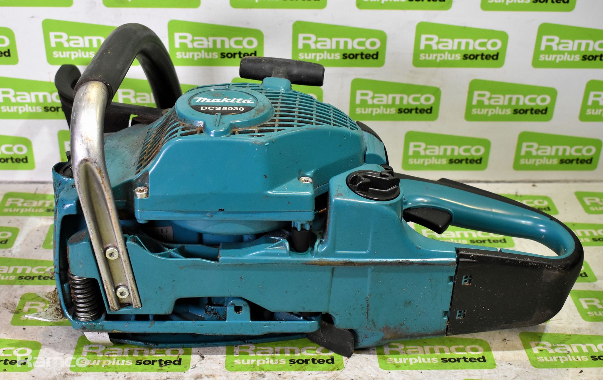 4x Makita DCS5030 50cc petrol chainsaws - BODIES ONLY - AS SPARES OR REPAIRS - Image 16 of 21