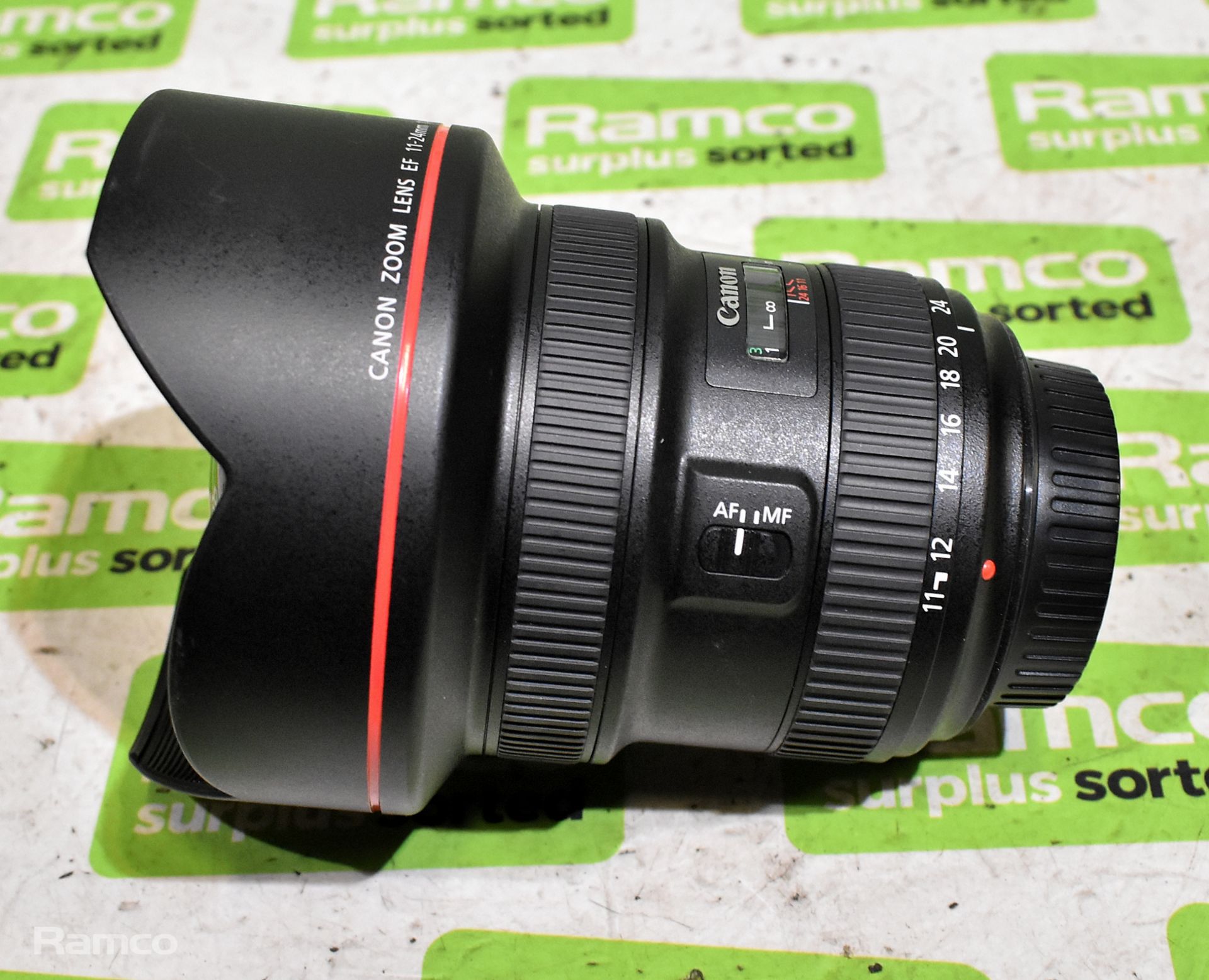 Canon Zoom lens EF 11-24mm F/4 L USM - 11-24mm Ultrasonic - lens cover, bag - Bild 2 aus 7