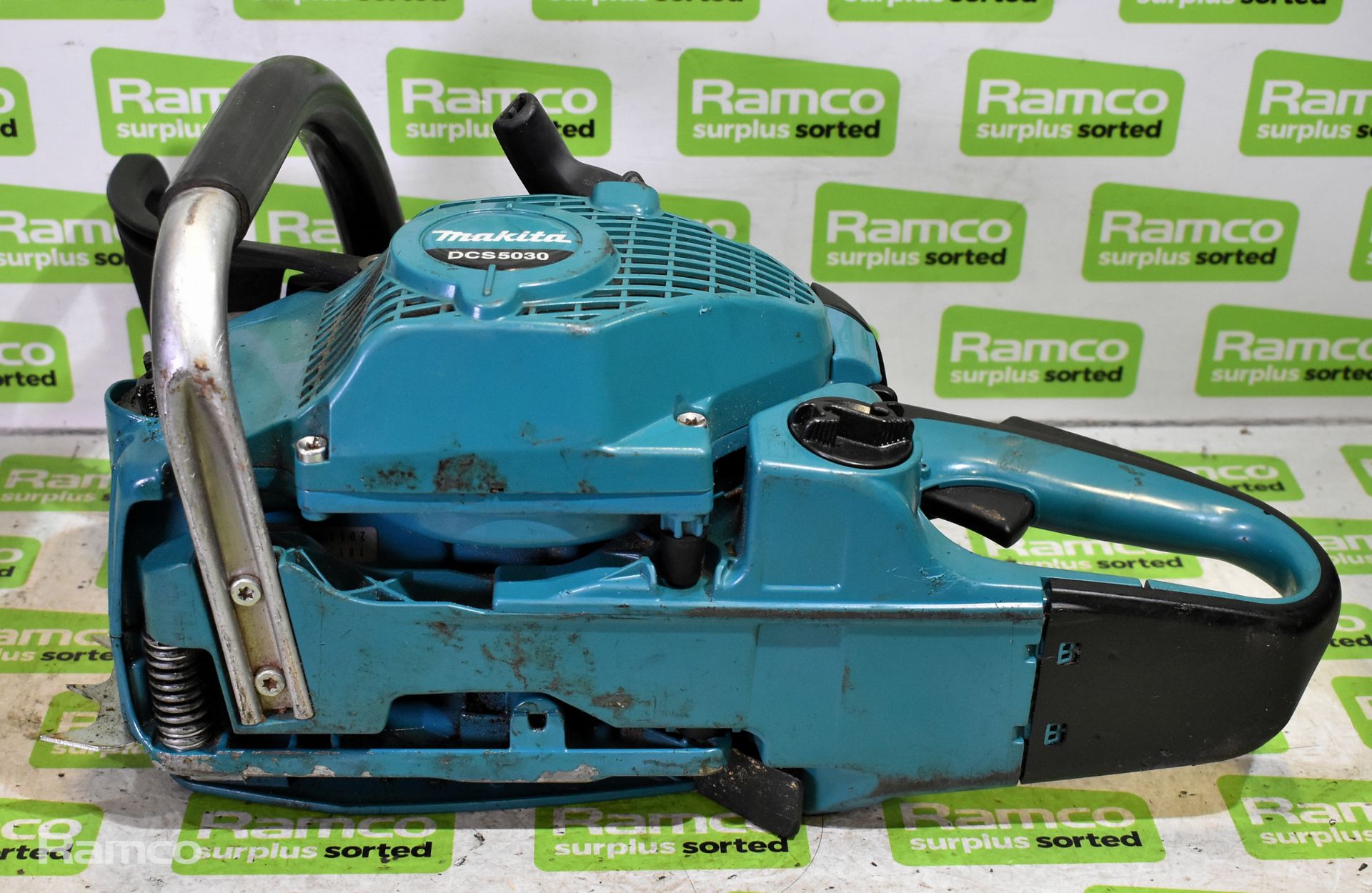 4x Makita DCS5030 50cc petrol chainsaws - BODIES ONLY - AS SPARES OR REPAIRS - Image 11 of 22