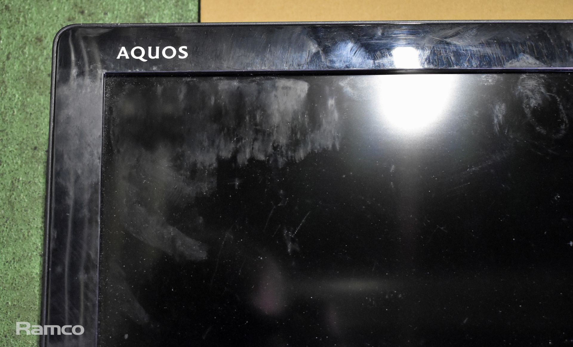Sharp Aquos LC-42LE40E 42" LCD colour TV with mounting bracket - Image 2 of 5