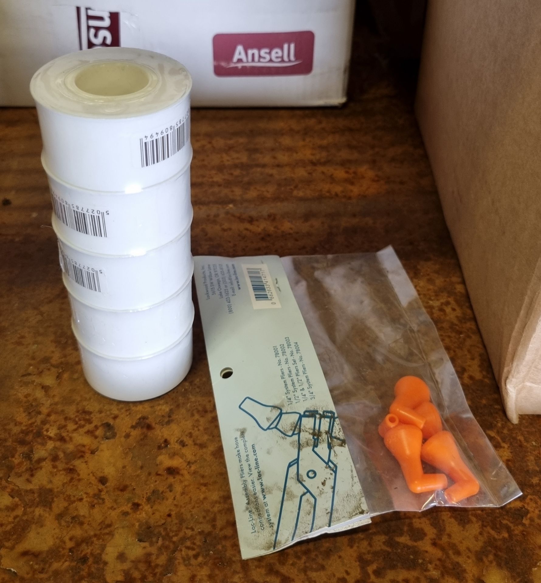 Hand sanitisers, ear plugs, goggles and disposable hooded coveralls - Bild 5 aus 12