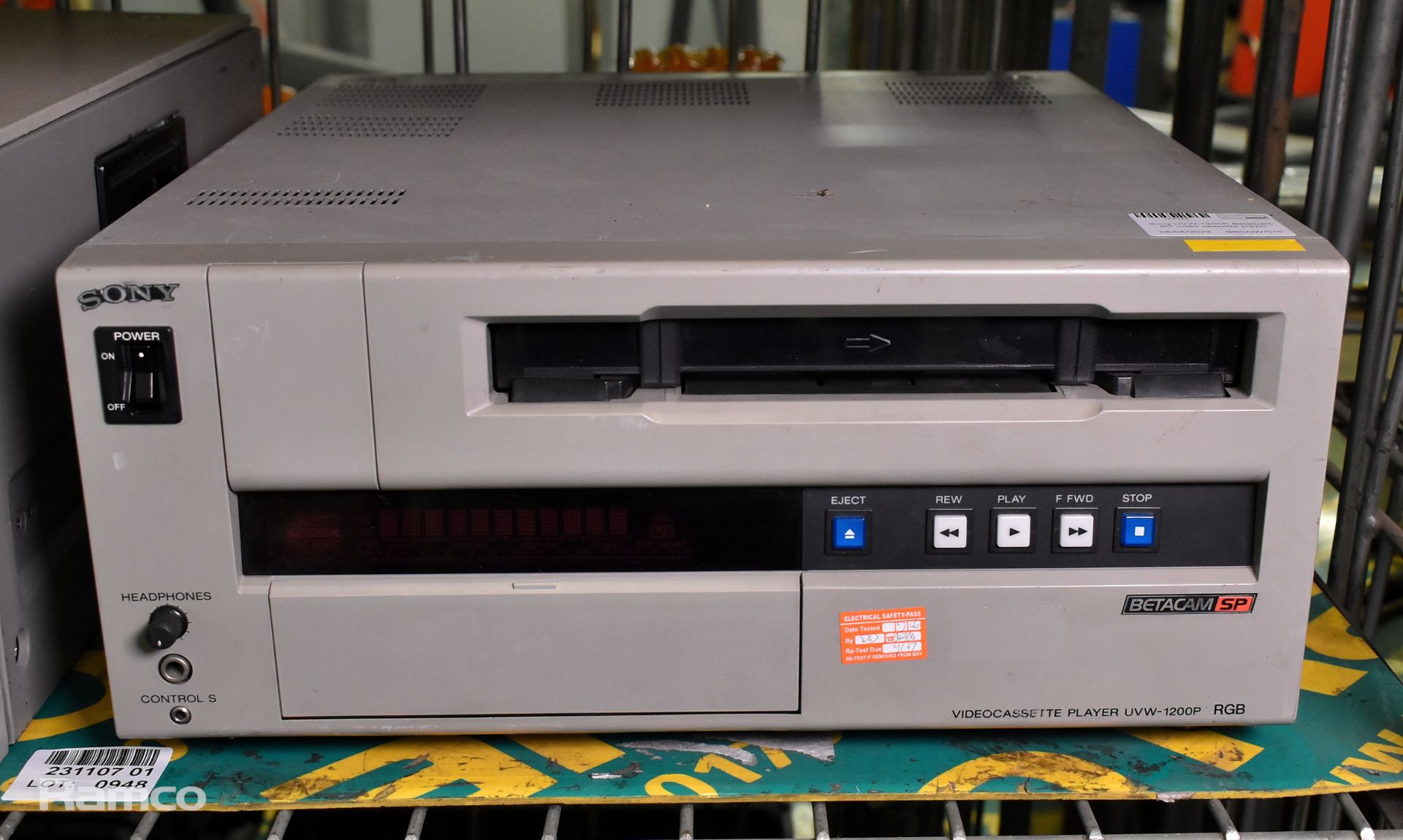 Sony UVW-1200P BetaCam SP video cassette player, Sony BVW-65P BetaCam SP videocassette player SPARES - Image 3 of 3