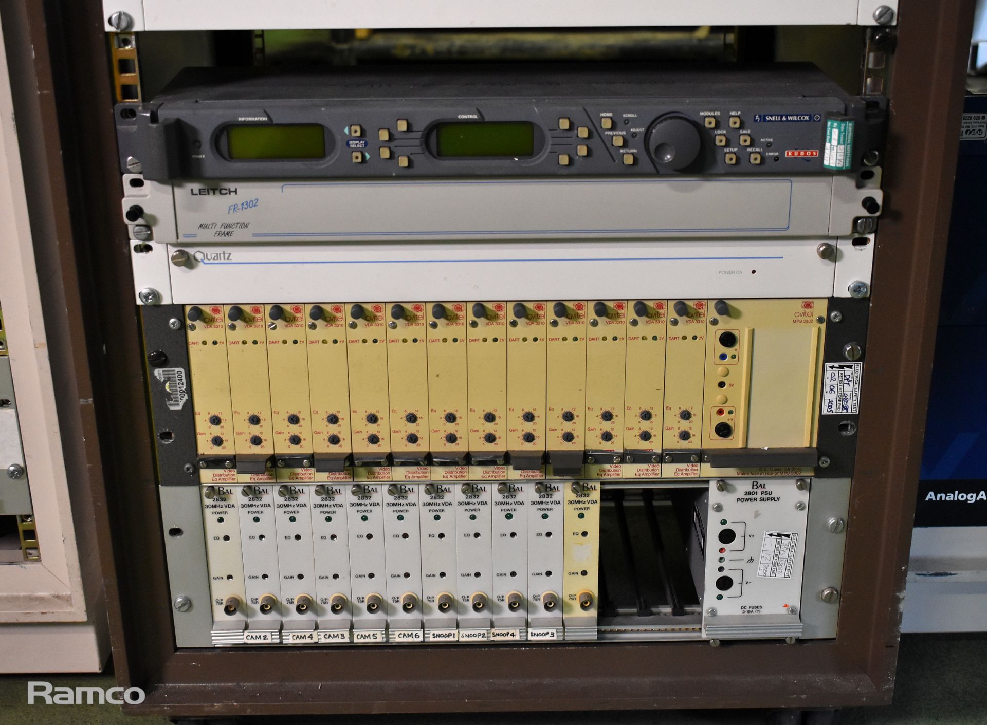 20U server rack complete with video distribution amplifiers, Avaya IP406 Office business phone - Bild 3 aus 6