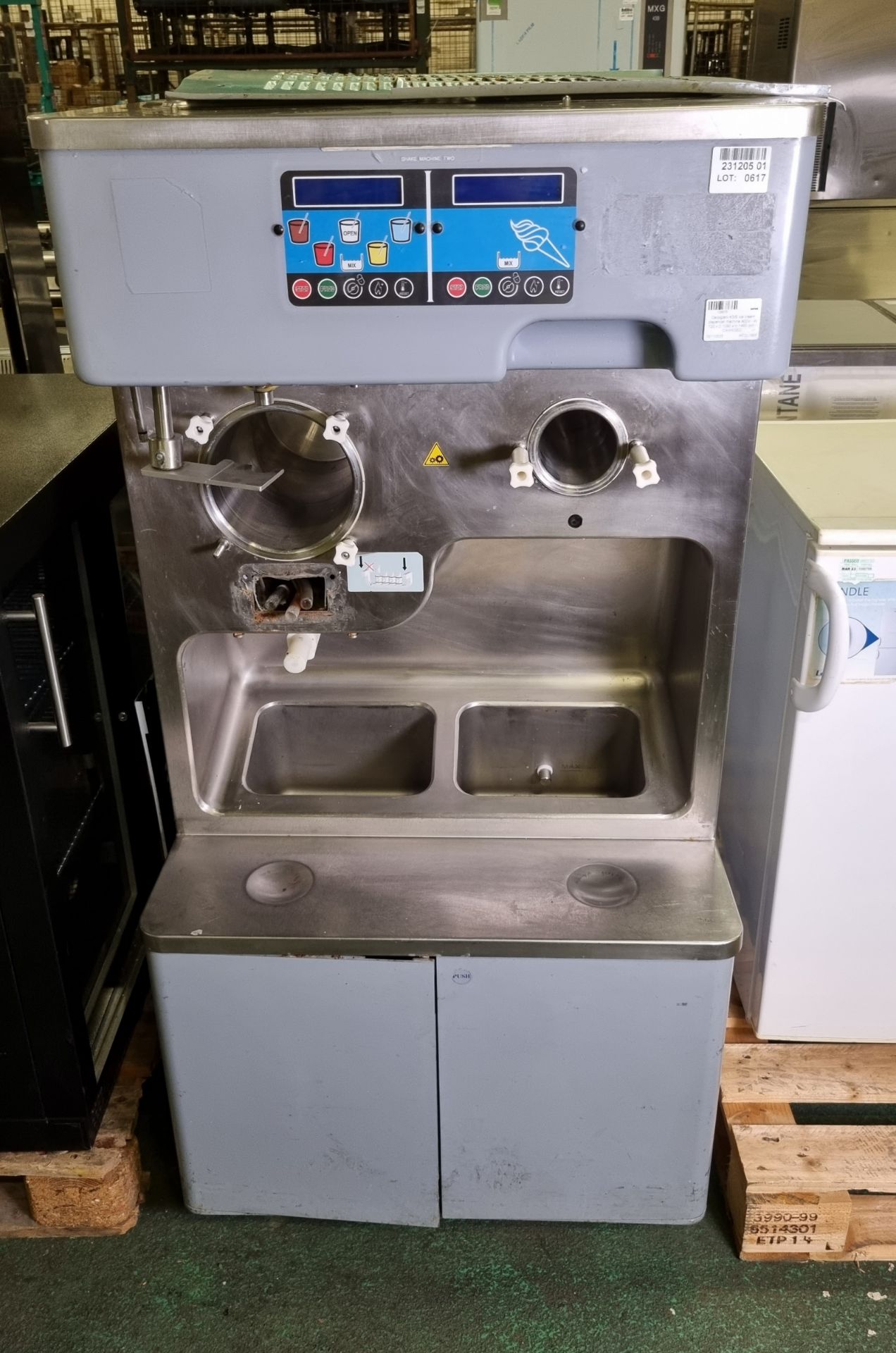 Carpigiani K3/E ice cream dispenser machine 400V - W 720 x D 1090 x H 1480 mm - DAMAGED - AS SPARES