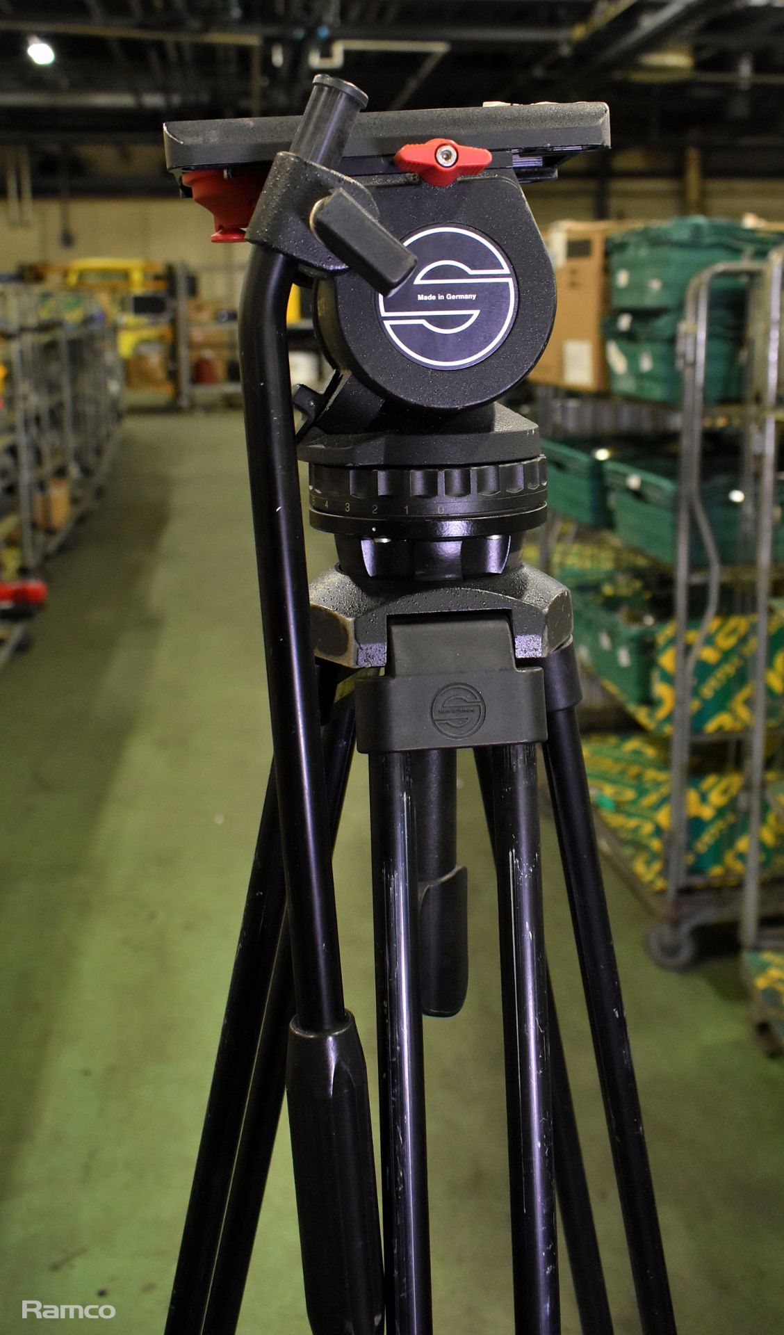 Sachtler DV8 tripod with optex head unit - Image 6 of 6