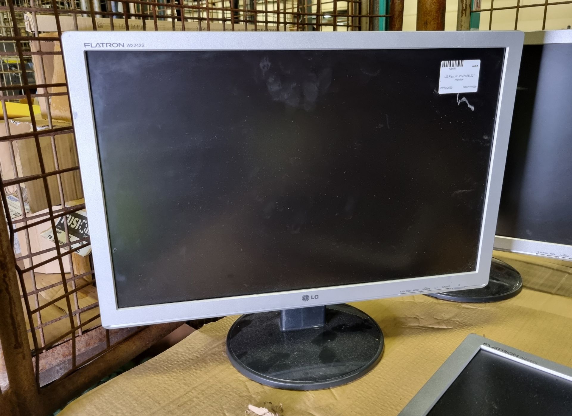 LG Flatron W2242S 22 inch monitor - NO STAND, 6x LG Flatron W2242S 22 inch monitors - Image 2 of 5