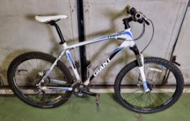 Giant Talon hardtail mountain bike - large frame size - 26 inch wheels - 3x8 Shimano drivetrain