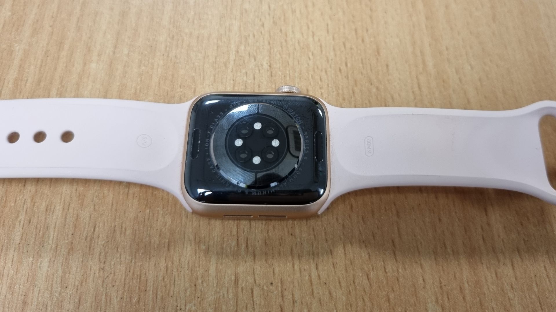 Apple Watch series 6 – Rose gold - aluminium 40mm model (cracked screen) – tested and works - Bild 11 aus 19