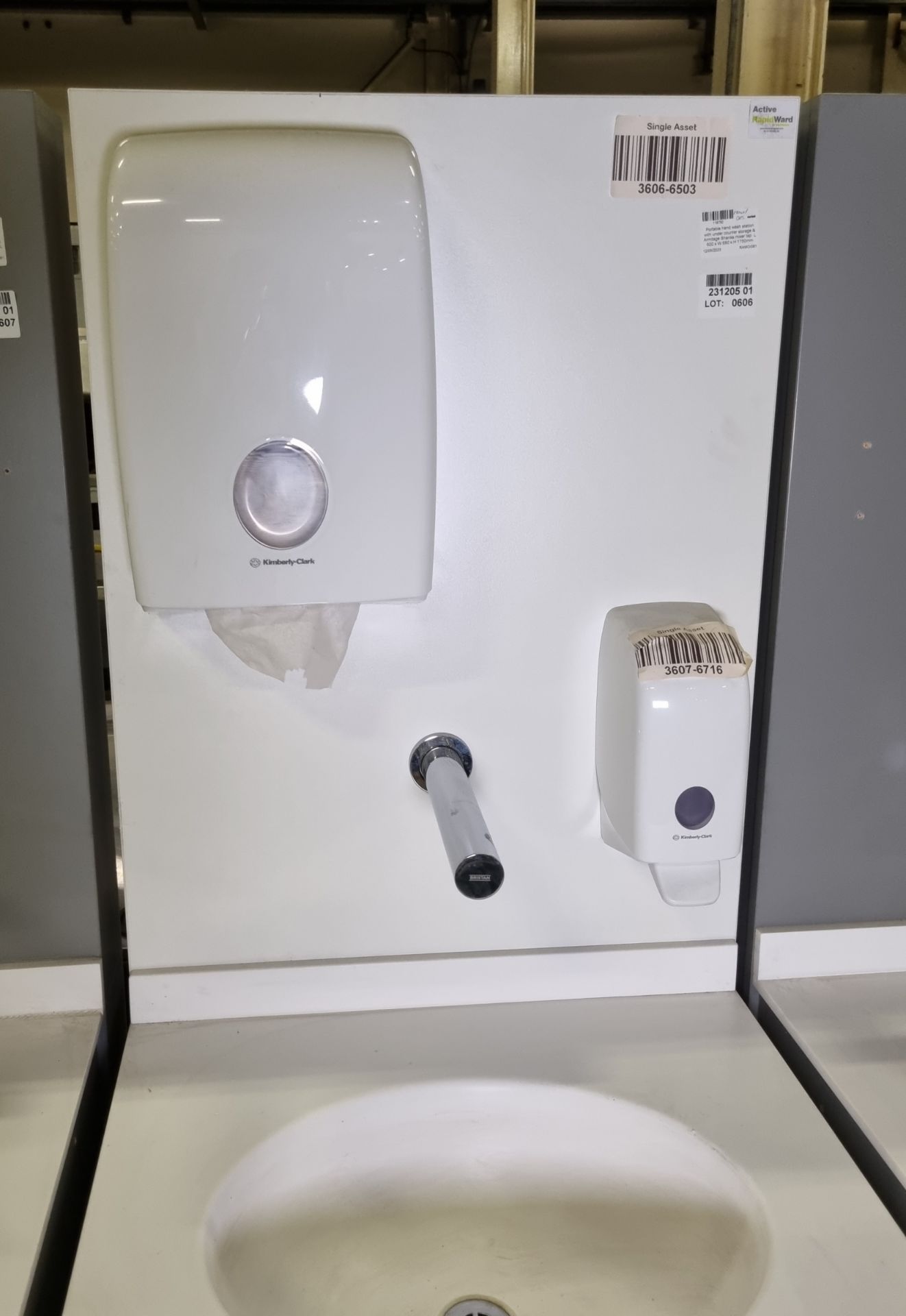 Portable hand wash station with under counter storage & tap L 600 x W 680 x H 1750mm - Bild 2 aus 4