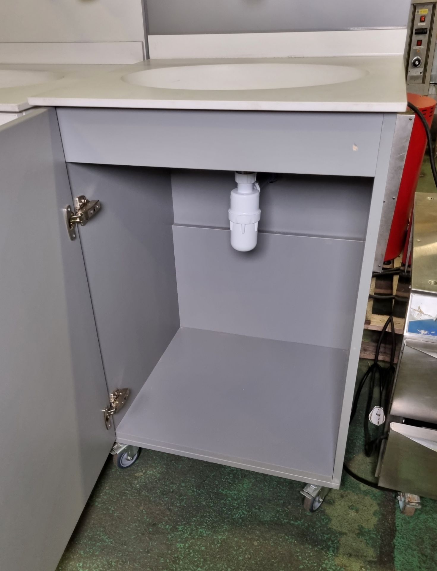 Portable hand wash station with under counter storage & tap L 600 x W 680 x H 1750mm - Bild 3 aus 4