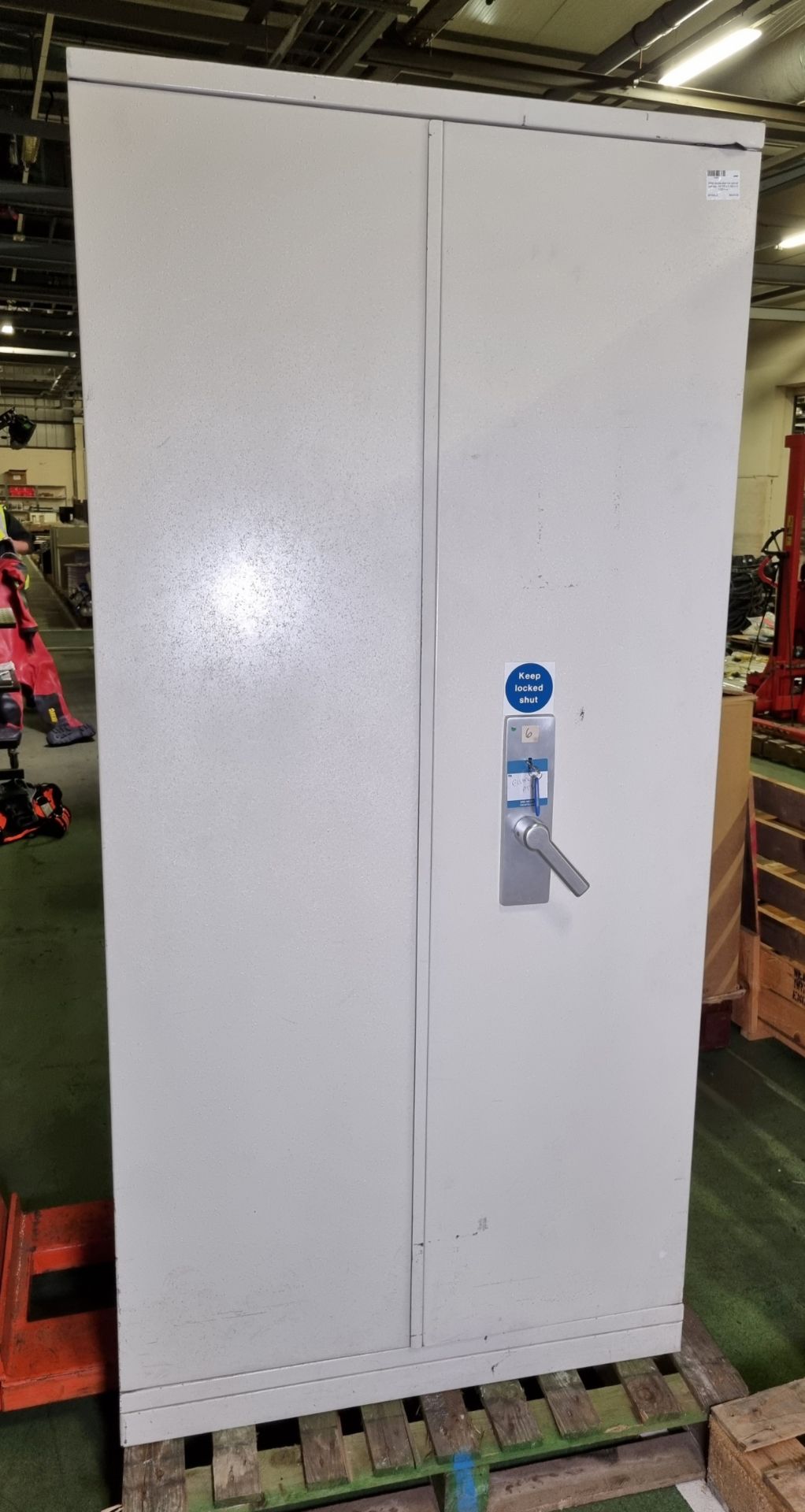 Metal double door fire cabinet with key - W 930 x D 560 x H 1950 mm