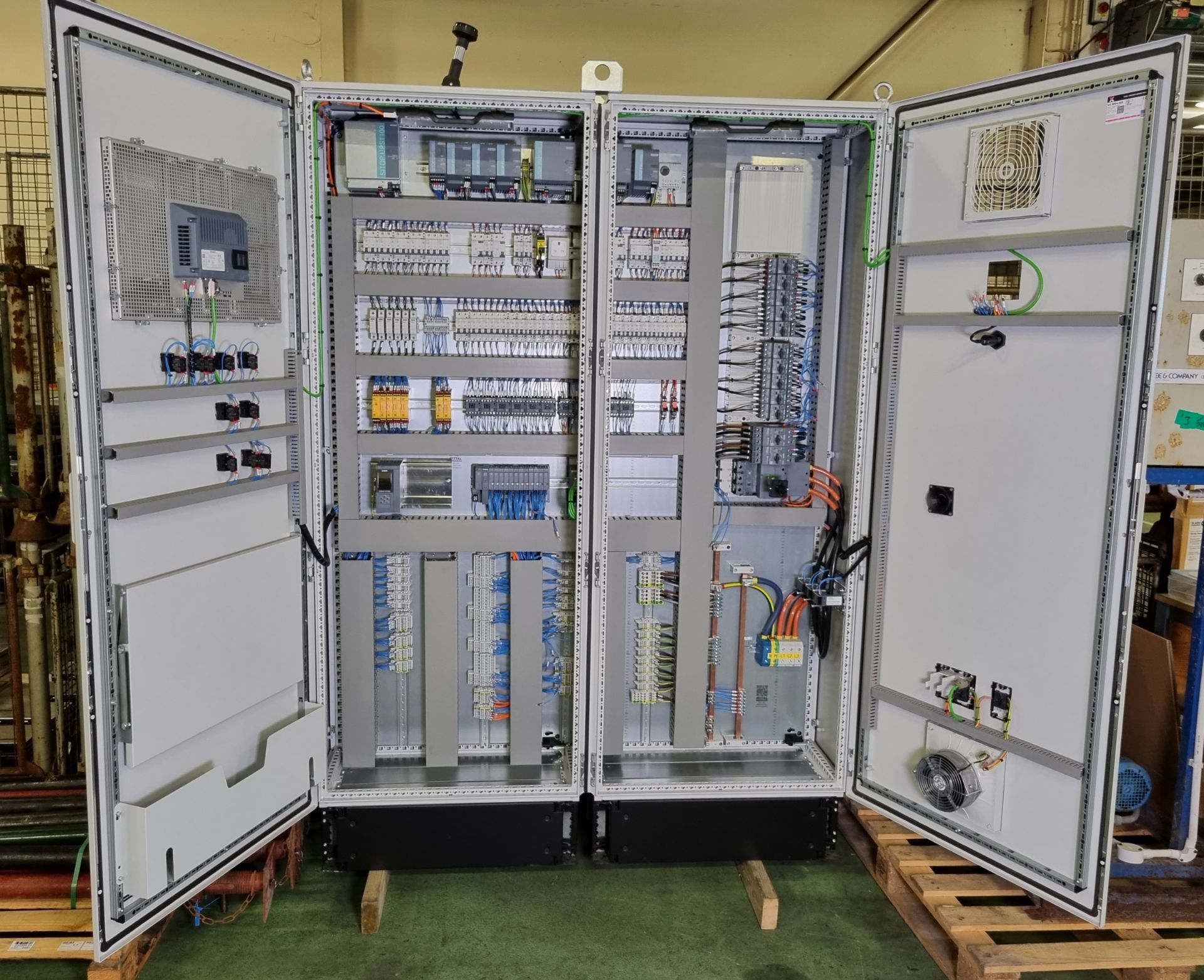 Siemens Power supply unit with siemens simatic Hmi touch panel in a Rittal VX25 - Image 3 of 10
