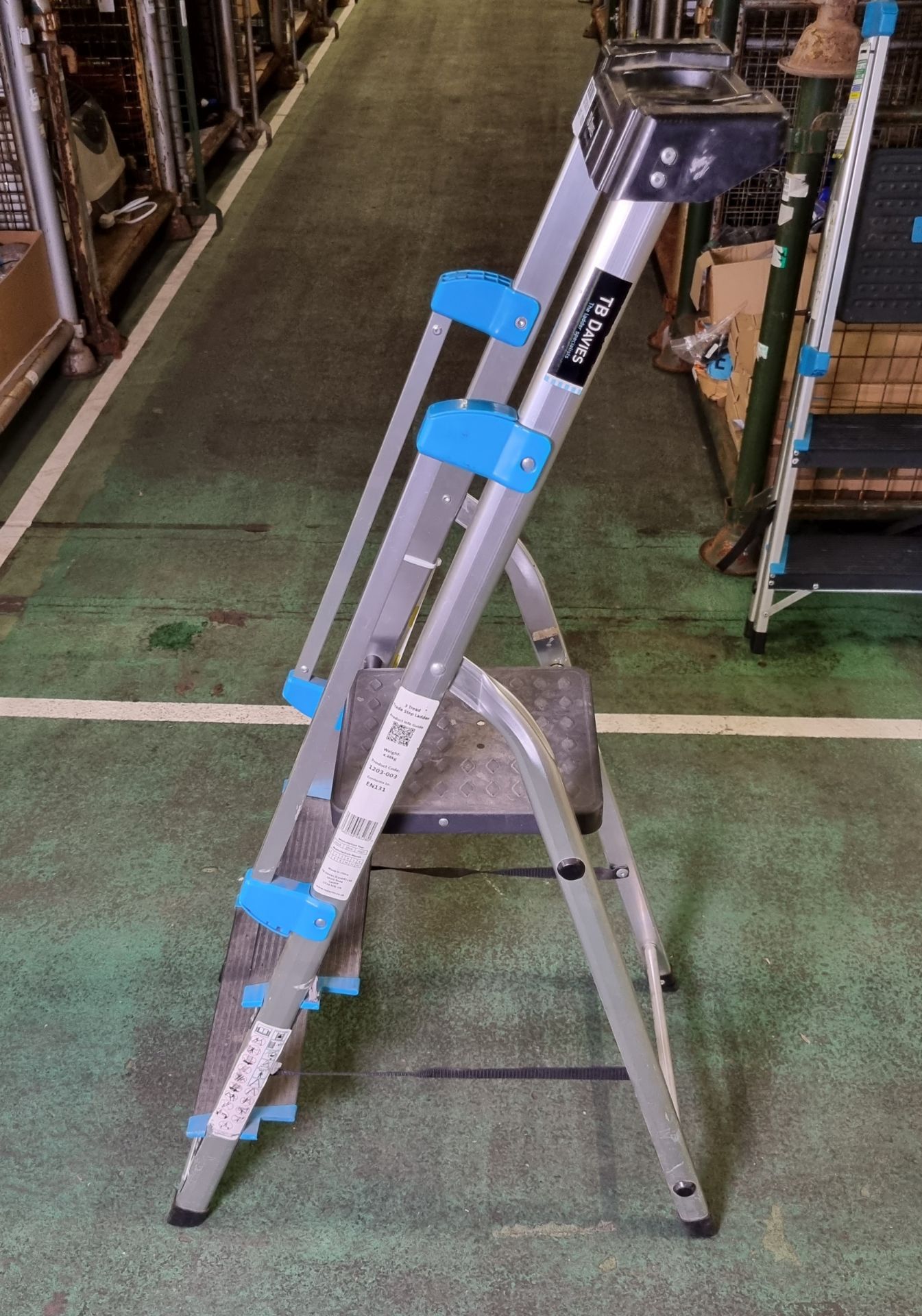 TB Davies 3 tread premier XL platform step ladder - Image 3 of 4