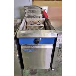 Blue Seal E44 stainless steel single tank 3 phase electric fryer - W 450 x D 870 x H 1100mm