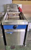 Blue Seal E44 stainless steel single tank 3 phase electric fryer - W 450 x D 870 x H 1100mm
