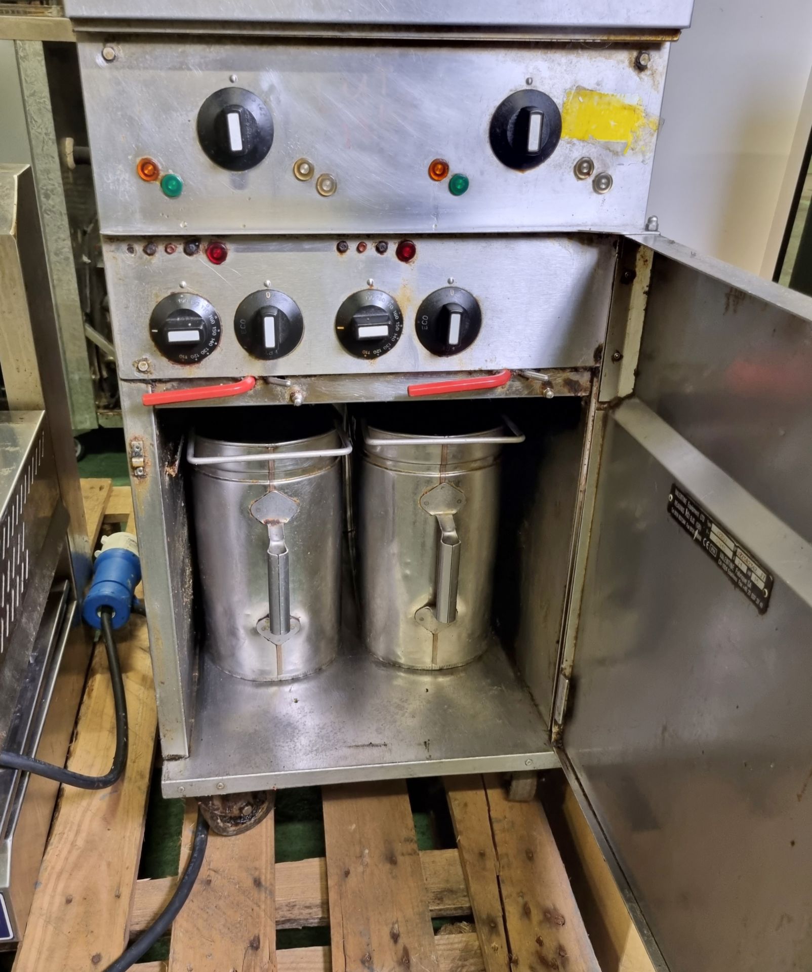 Valentine V2200 twin tank electric fryer - W 400 x D 600 x H 900mm - NO BASKETS, MISSING LIDS - Bild 3 aus 4