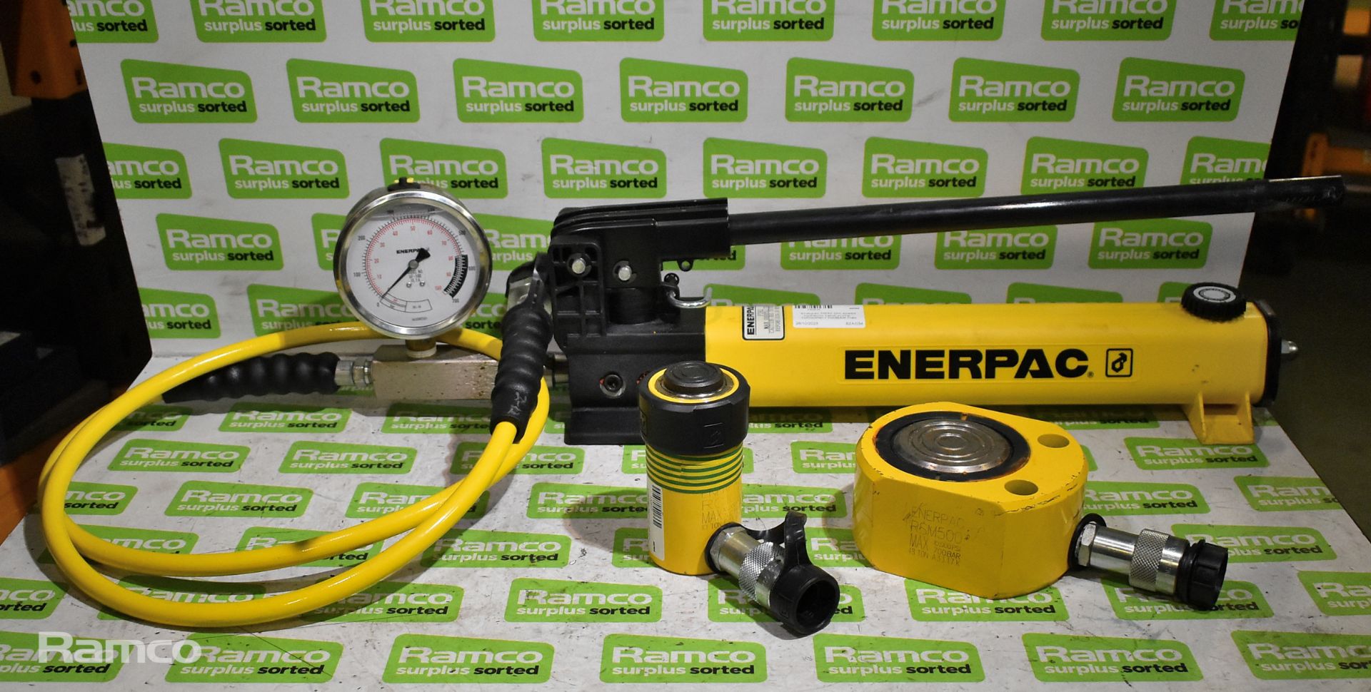 Enerpac P932 two speed hydraulic hand pump - 10000 PSI / 700 BAR max