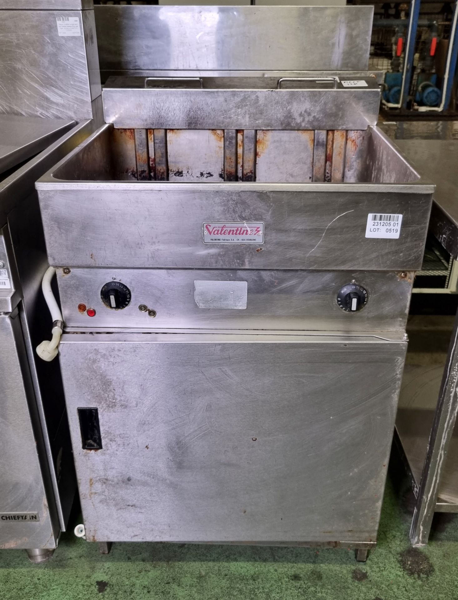 Valentine V600 single tank twin basket freestanding electric fryer - W 600 x D 600 x H 950mm