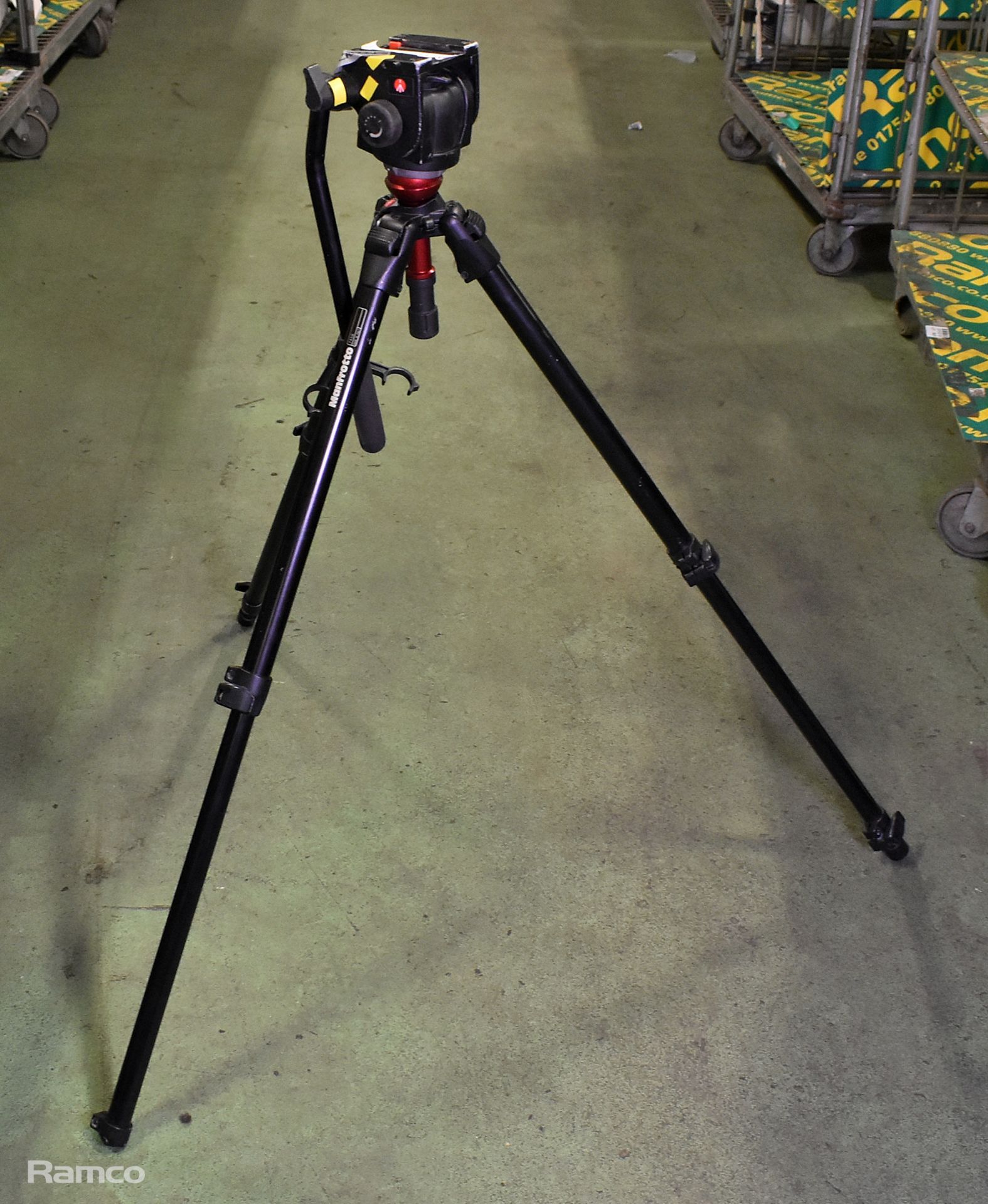 Manfrotto 745B tripod with Manfrotto 501 head - ONE LEG SECTION MISSING - Image 3 of 7