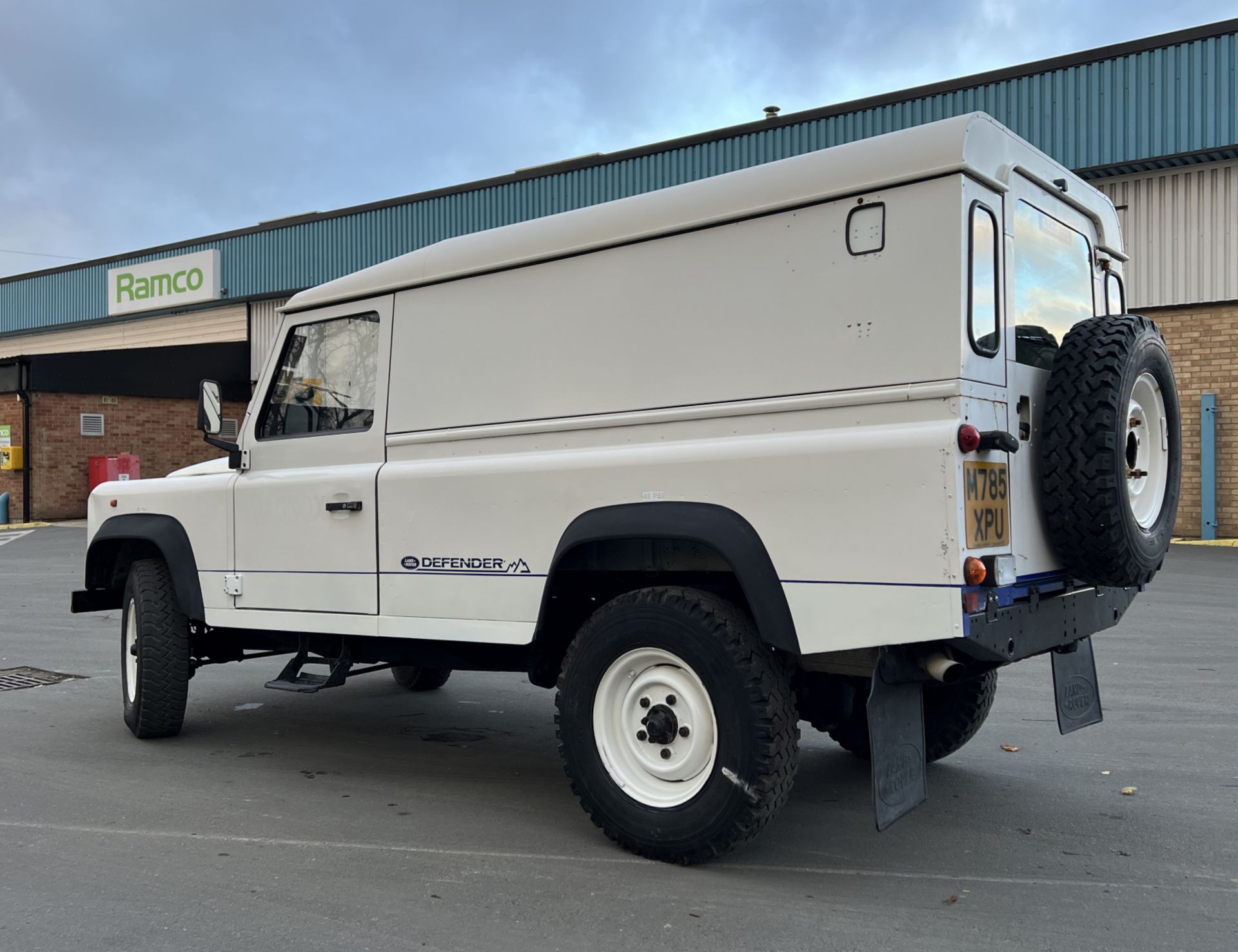 Land Rover Defender 110TDI - 1995 - Very low mileage at 24095 miles - 2.5L diesel - white - Image 5 of 49