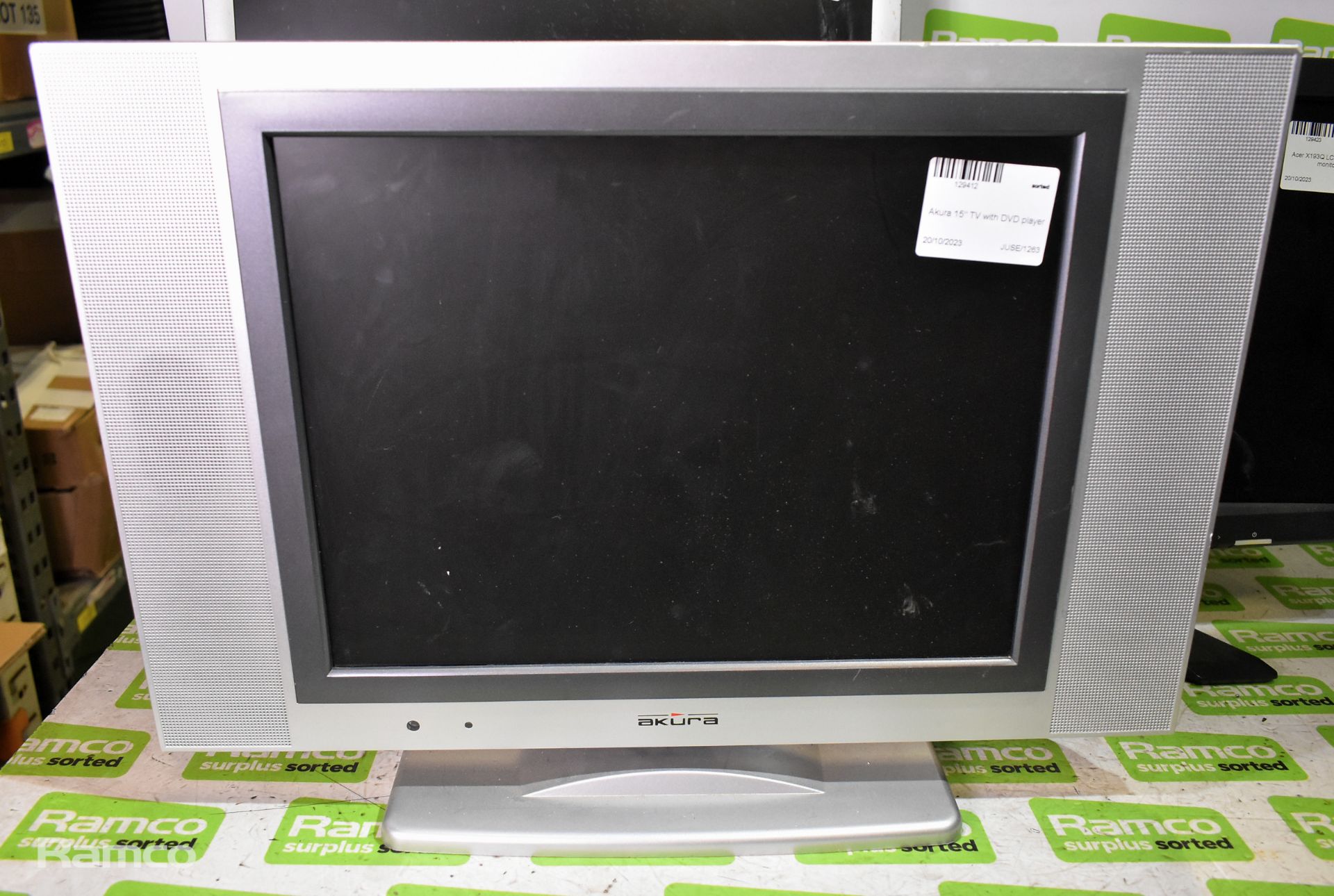 Akura 15" TV with DVD player, Acer X193Q LCD computer monitor, IIyama Prolite E4835 monitor - Bild 2 aus 11