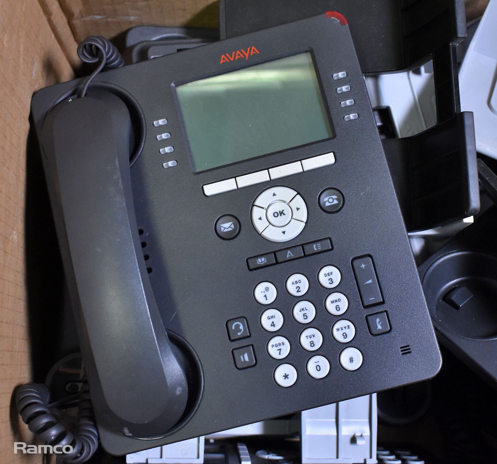 9x Avaya 9608G IP office phones with handsets and desk stands - Bild 2 aus 5