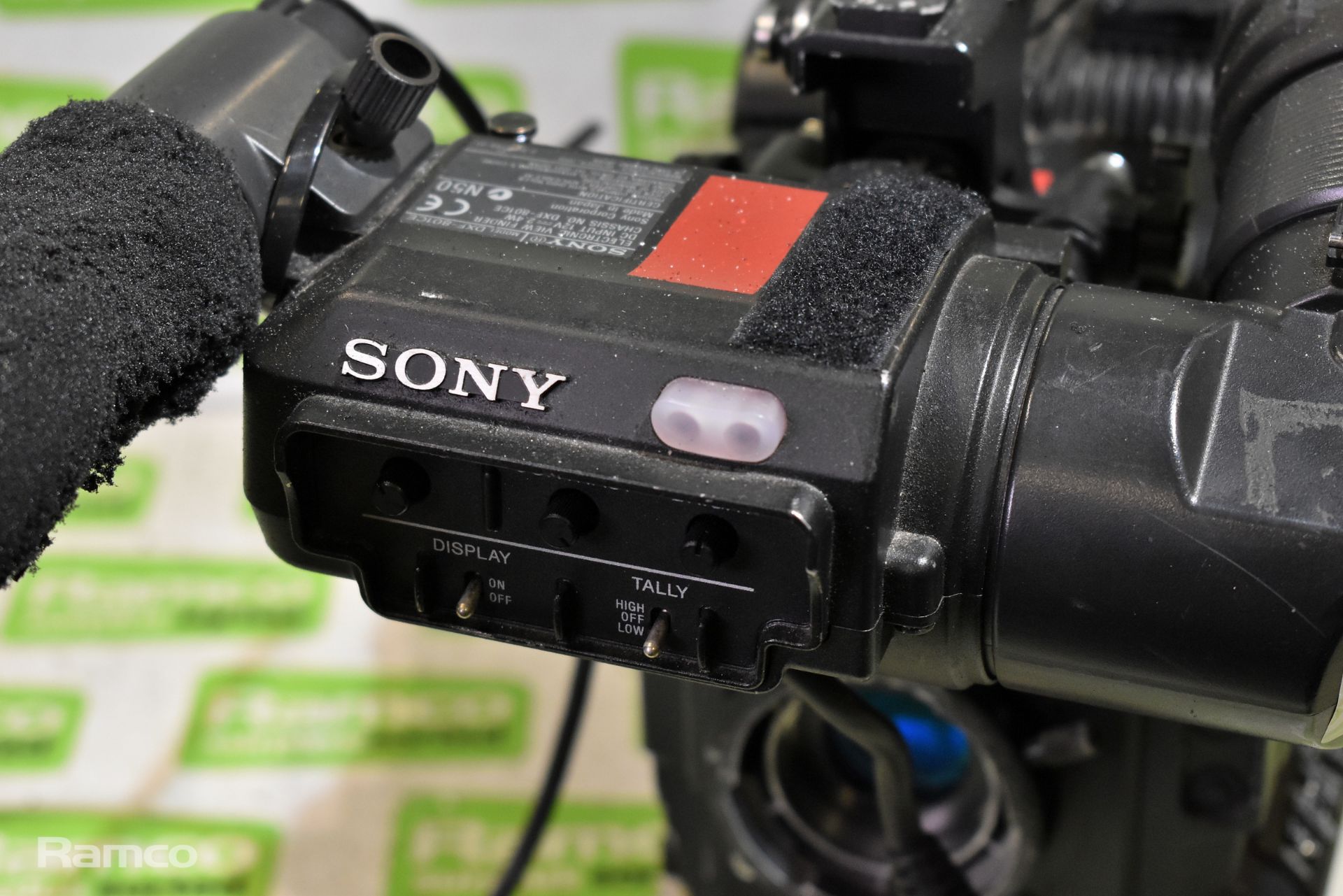 Sony DSR-450WSP digital camcorder with sony DXF-801CE viewfinder - NO LENS - Image 12 of 14